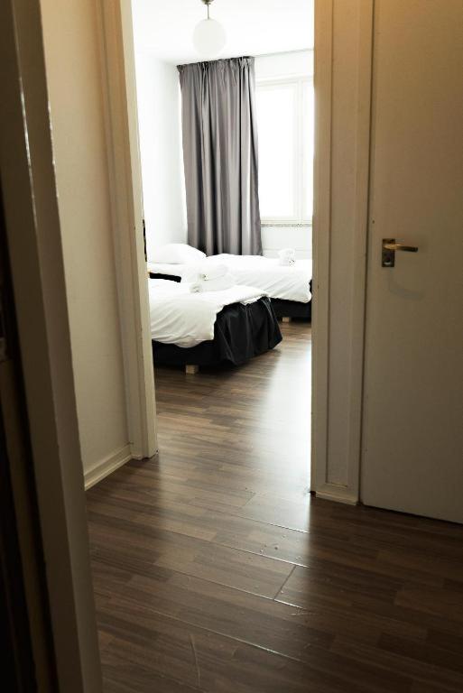 Apartment with Shower photo 2