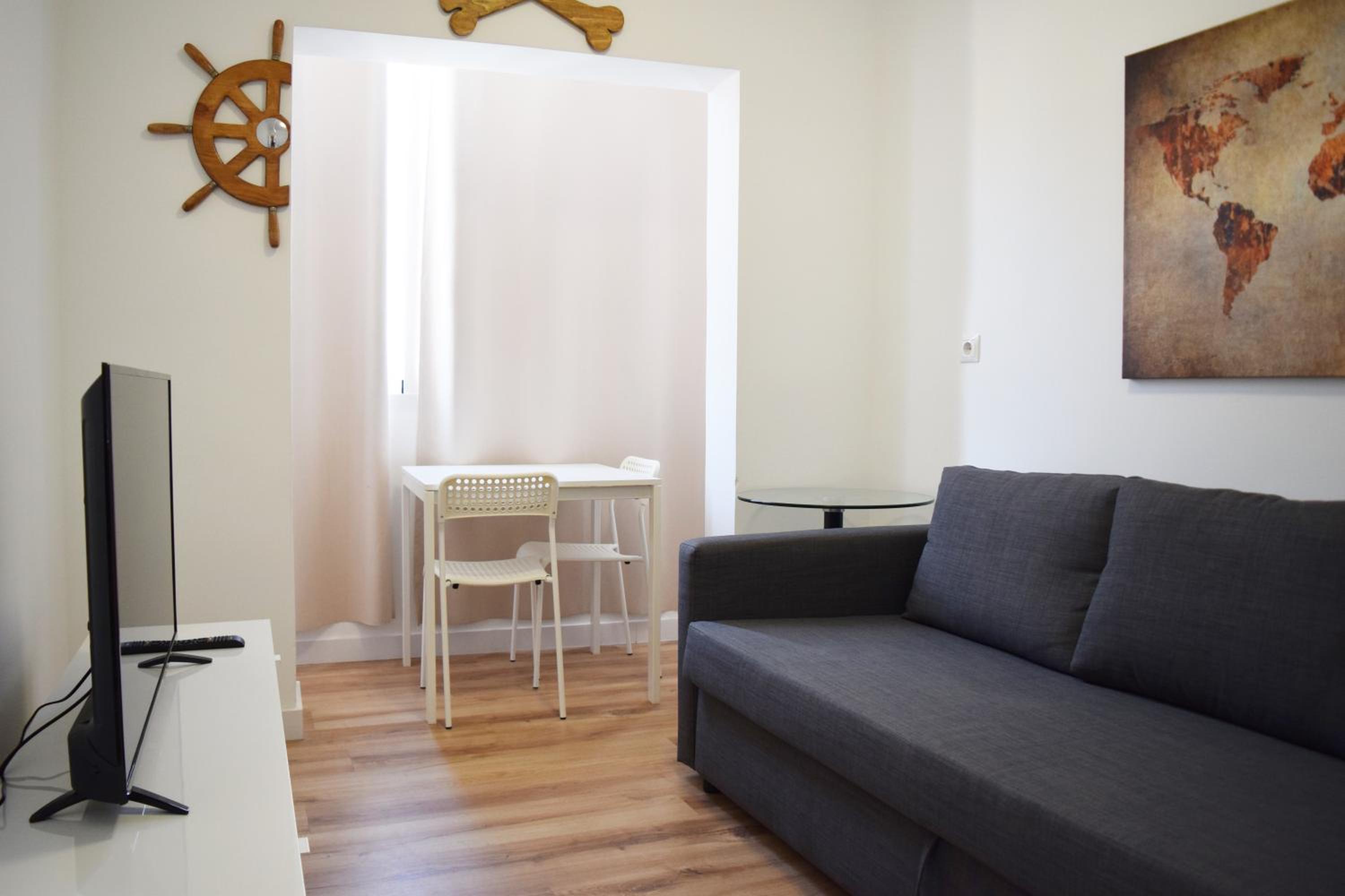 One-Bedroom Apartment photo 2
