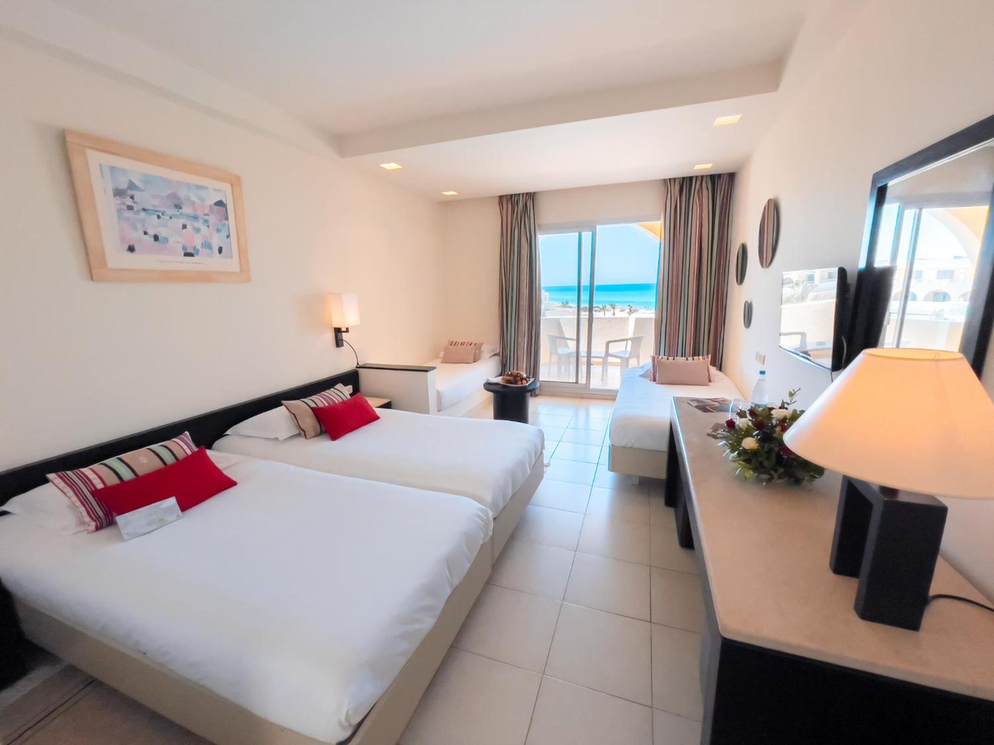 Family Room with Sea View photo 3