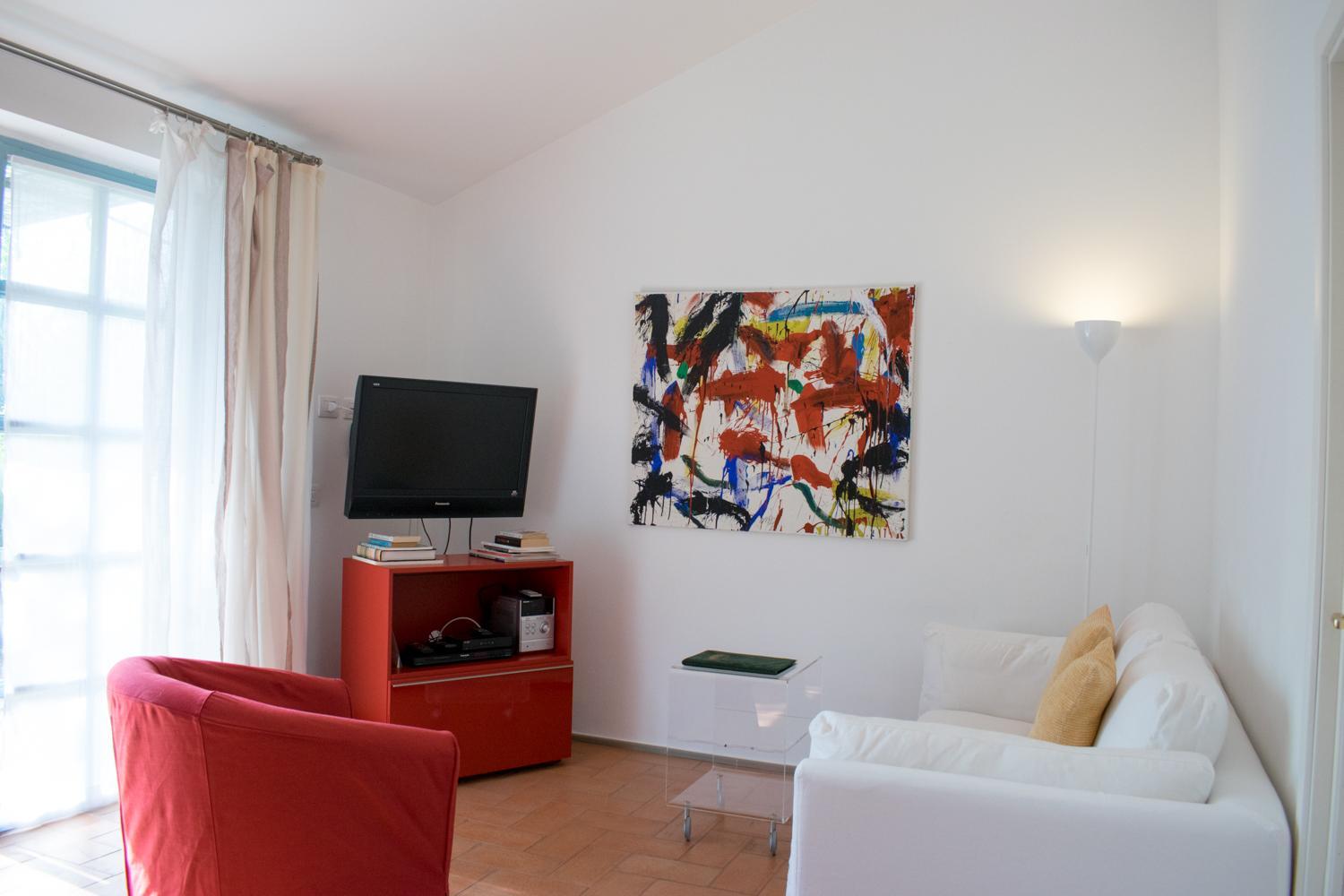 Deluxe One-Bedroom Apartment photo 1