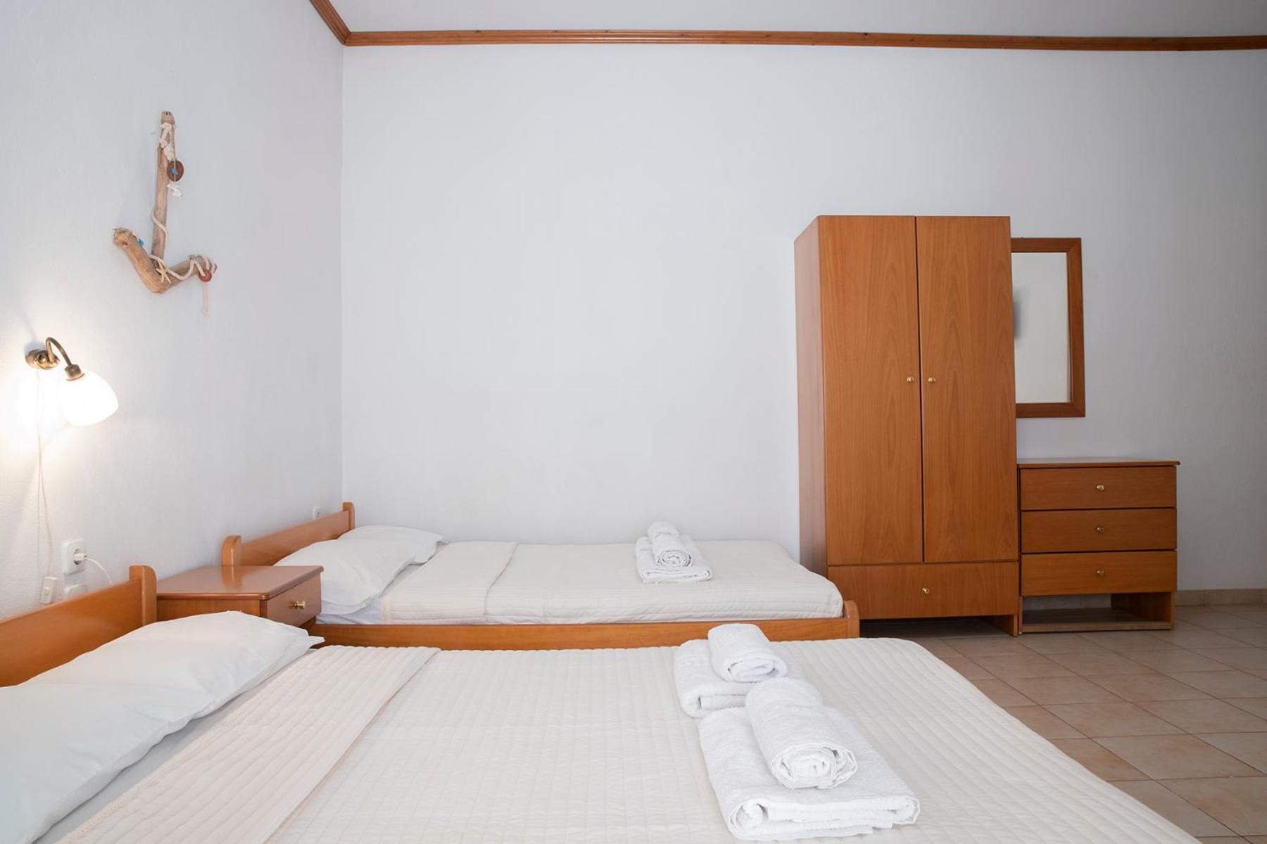 Studio (3 Adults) - Photo 9