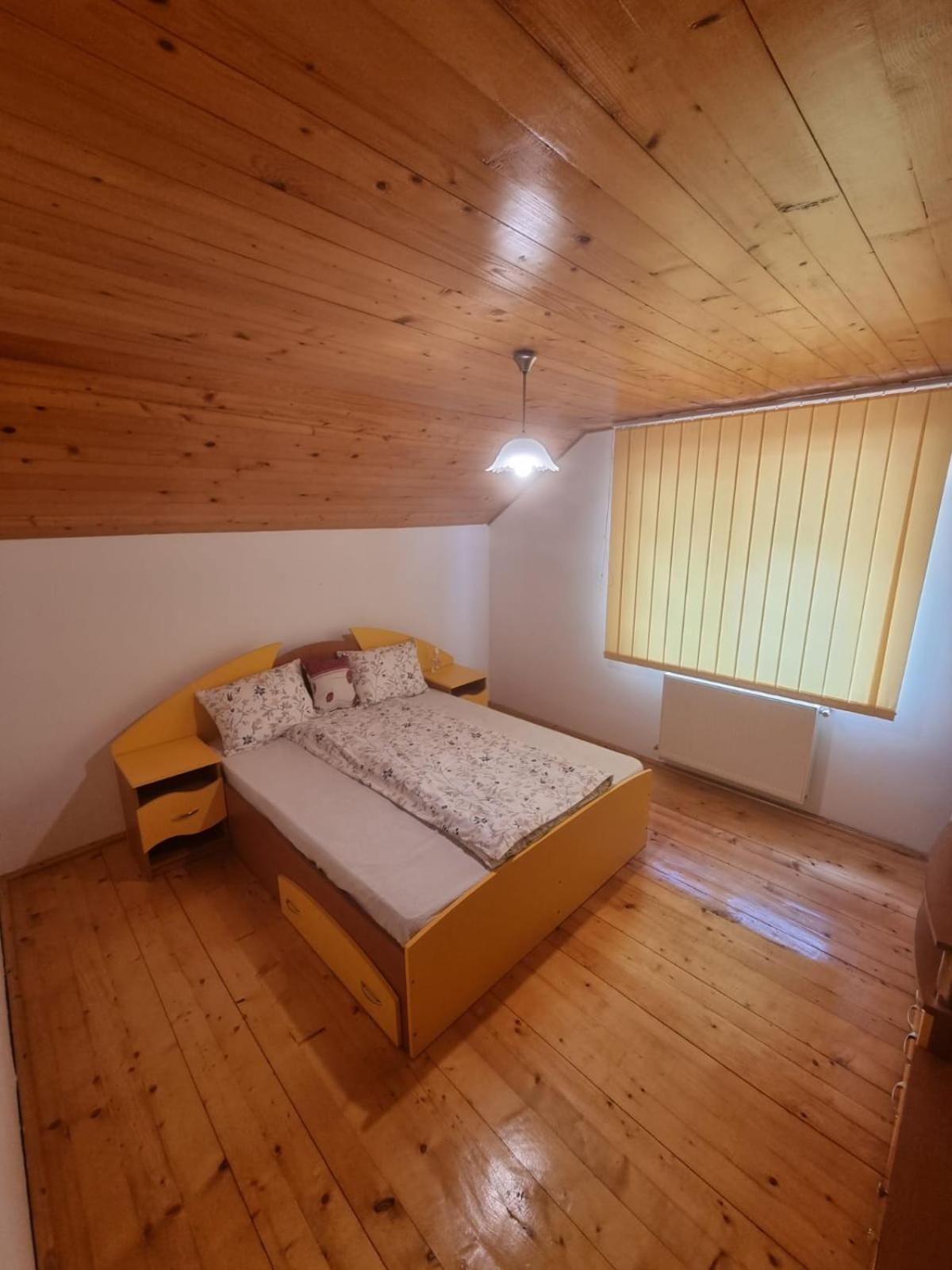 Double Room with Shared Bathroom photo 2