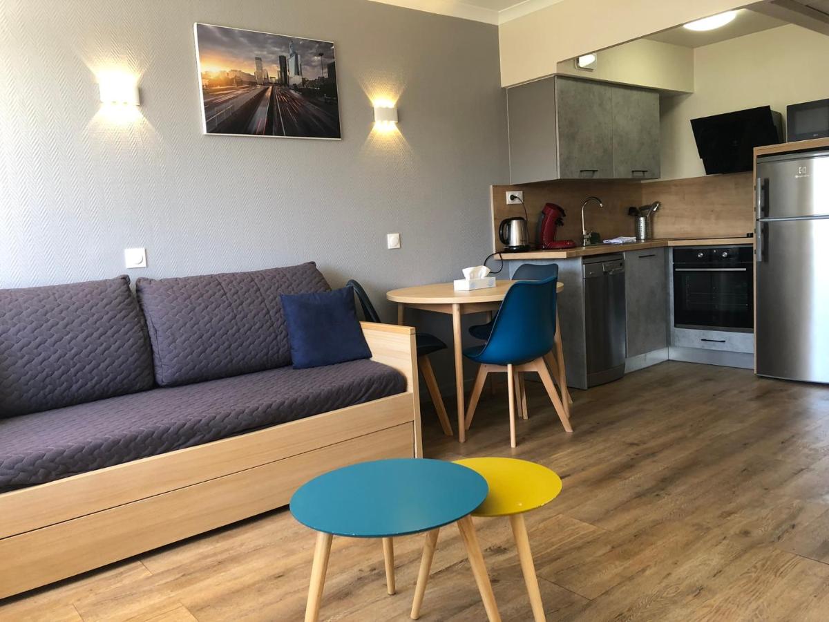 One-Bedroom Apartment - Photo 2