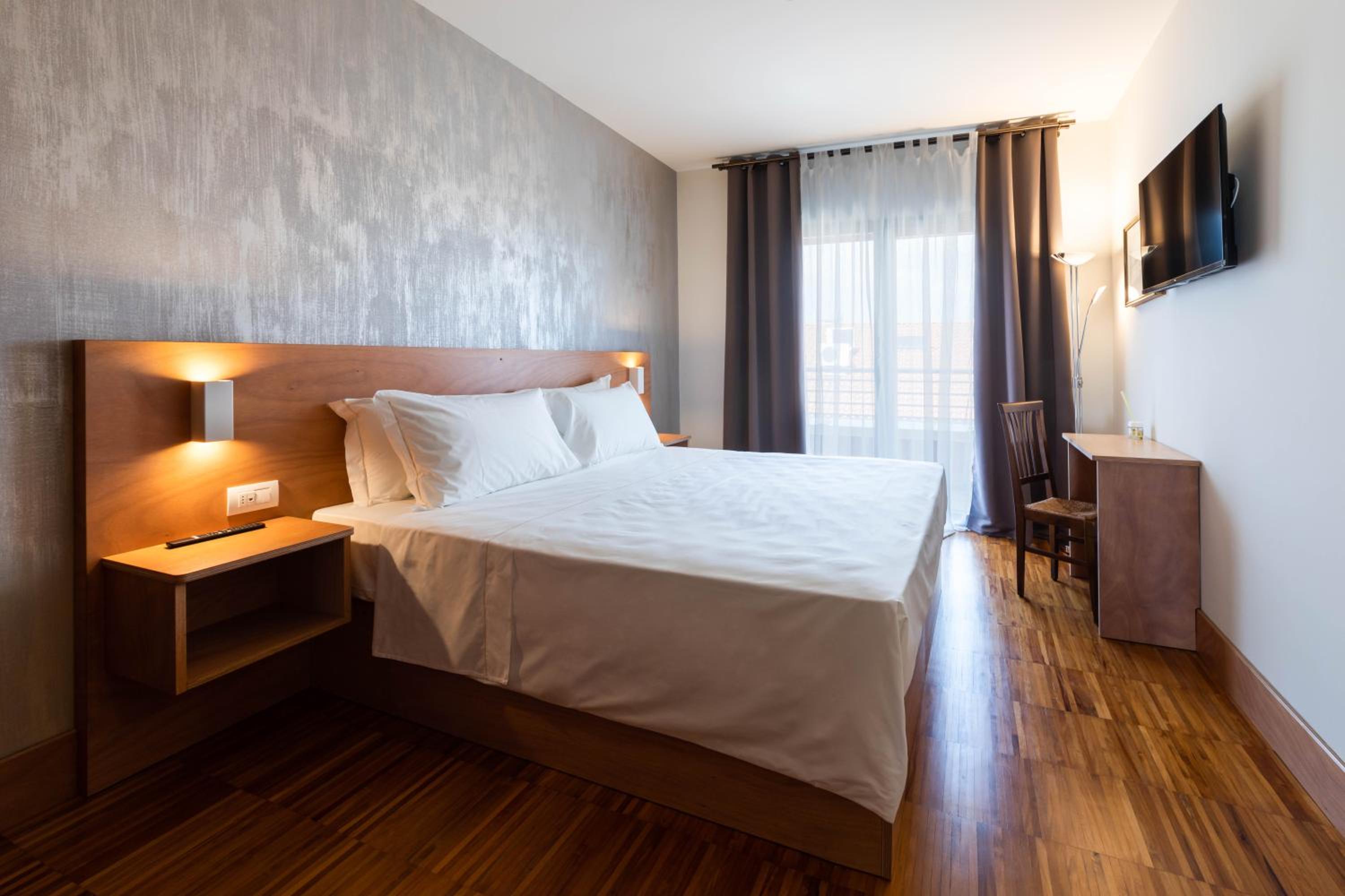 King Room with Balcony photo 2