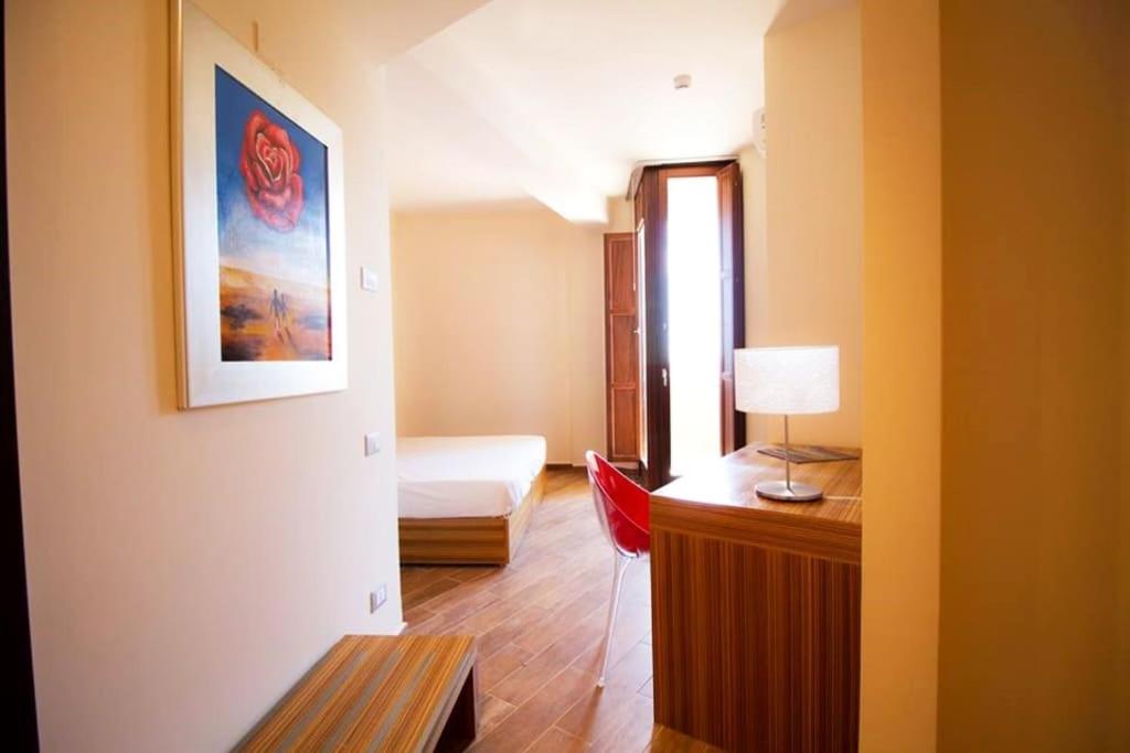 One-Bedroom Apartment - Photo 3