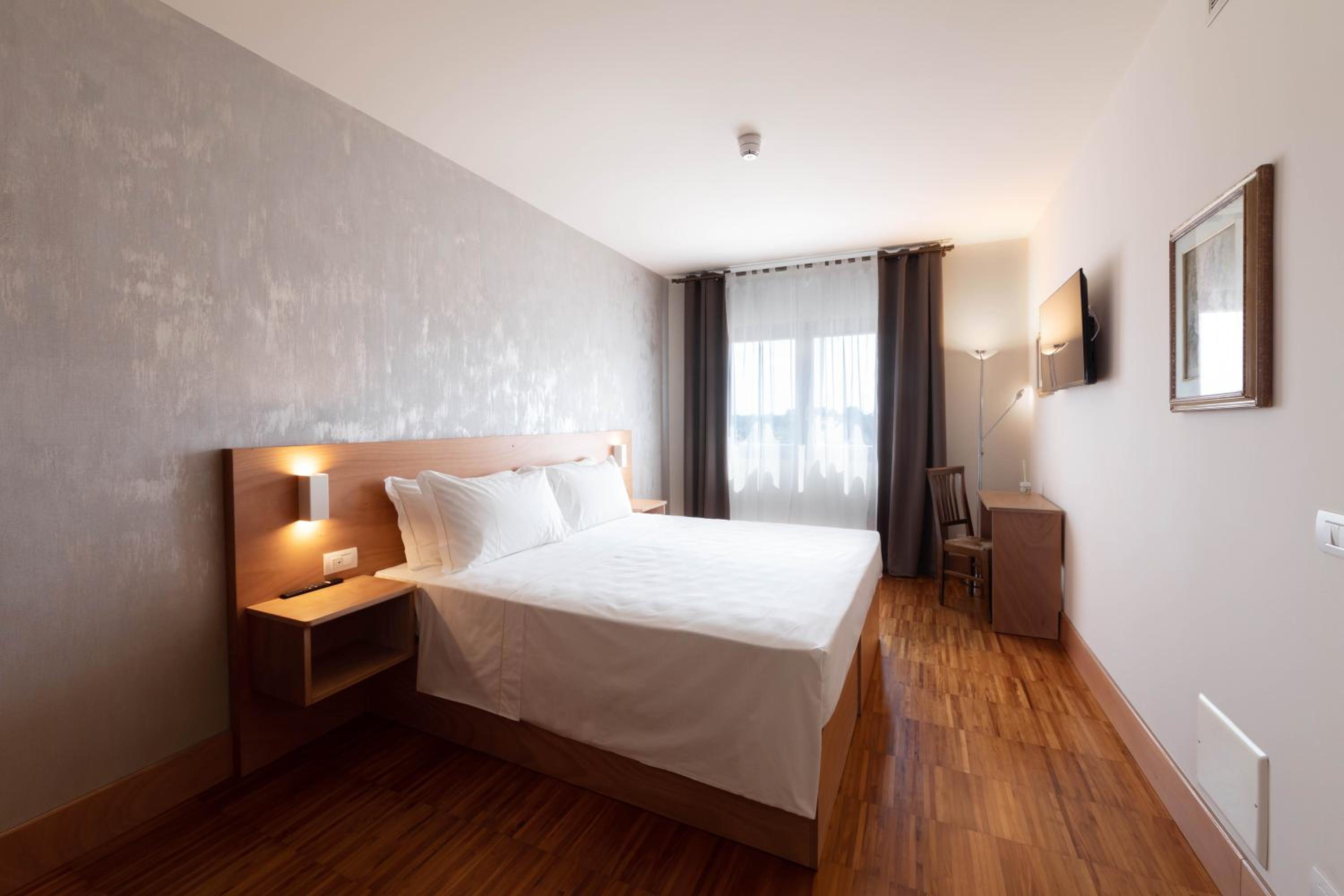 Double Room - Photo 1