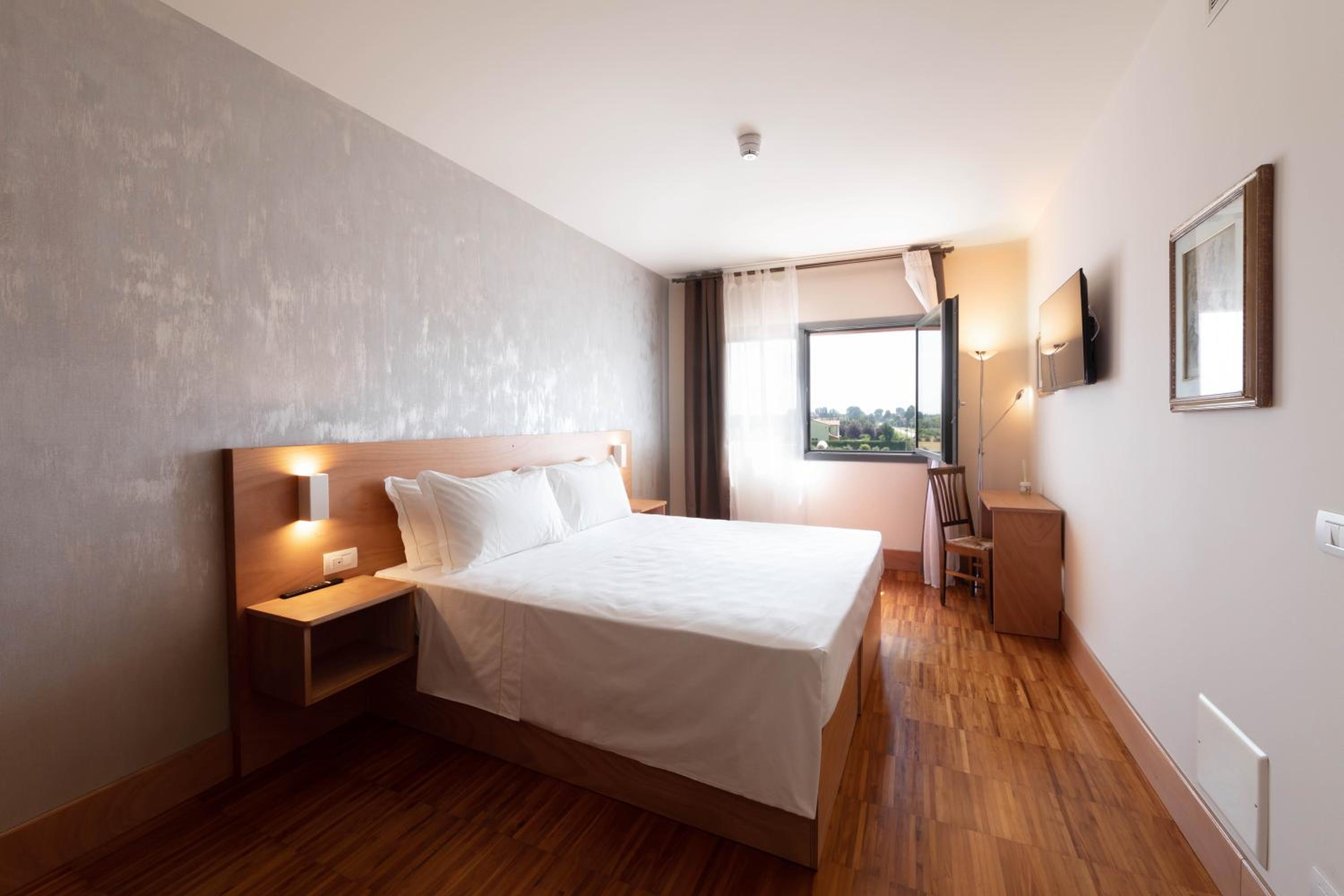 Double Room - Photo 4