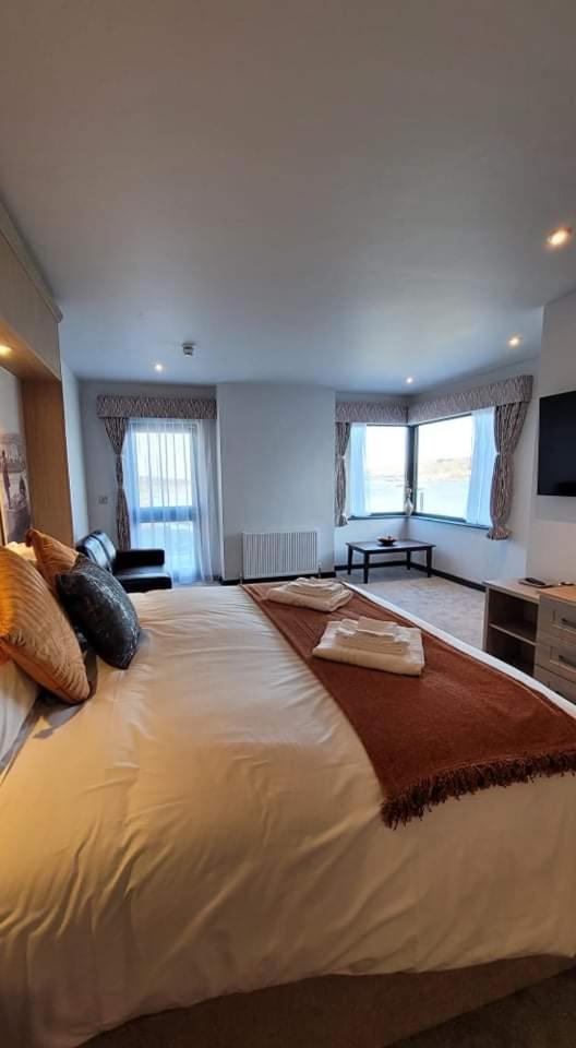 Deluxe Double Room with Balcony and Sea View - Photo 11