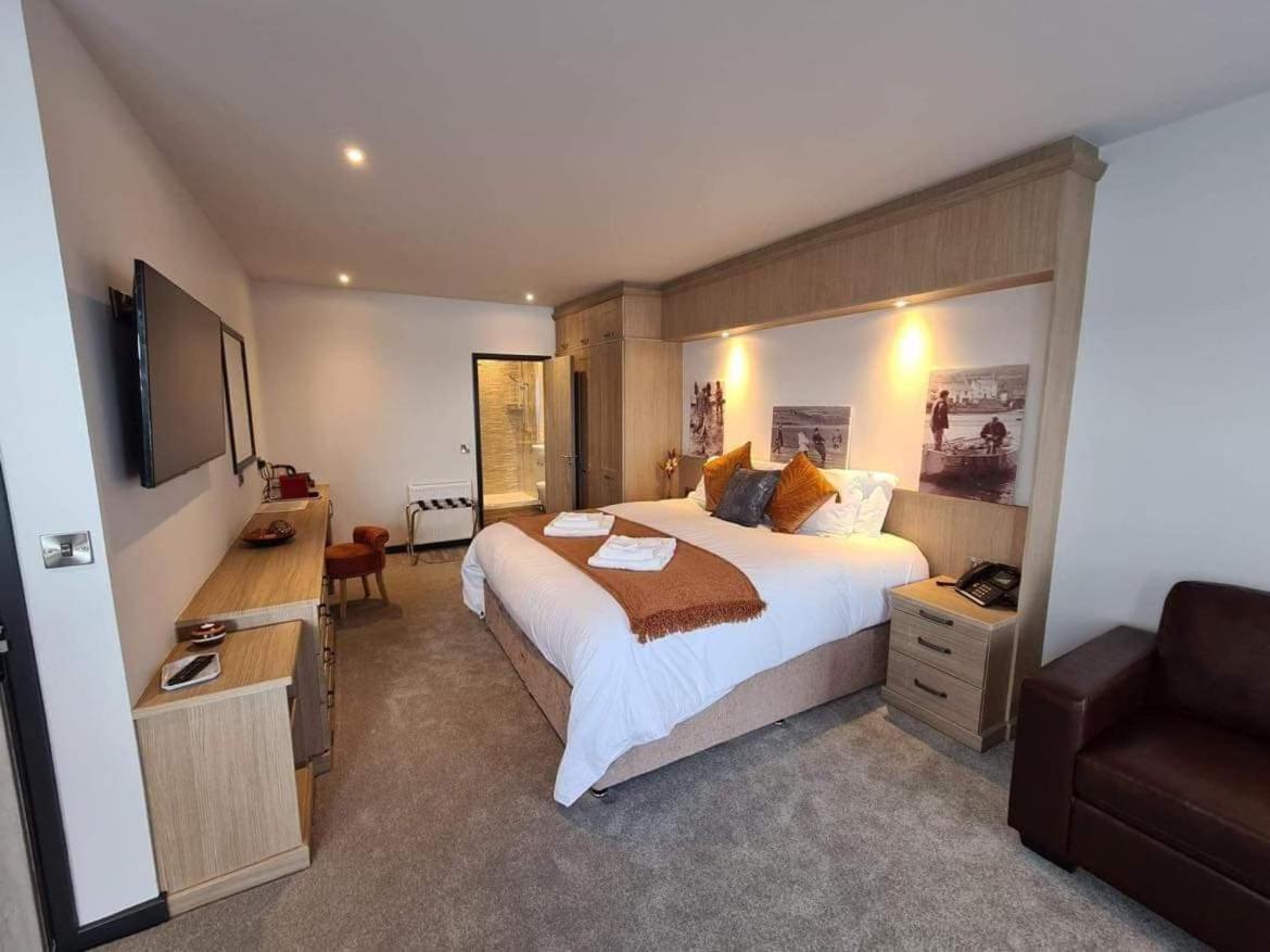 Deluxe Double Room with Balcony and Sea View - Photo 12