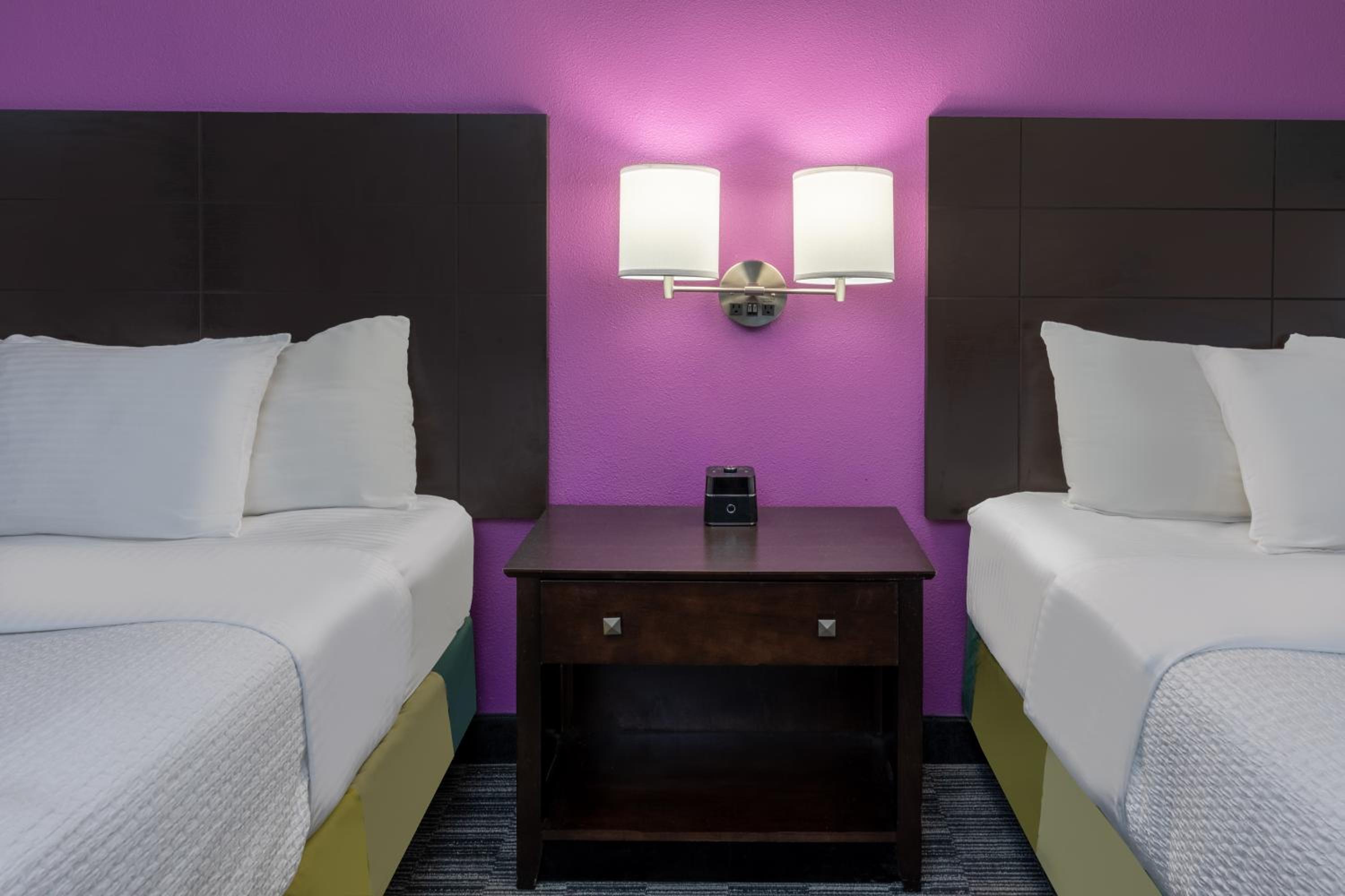 Deluxe Double Room with Two Double Beds - Photo 6