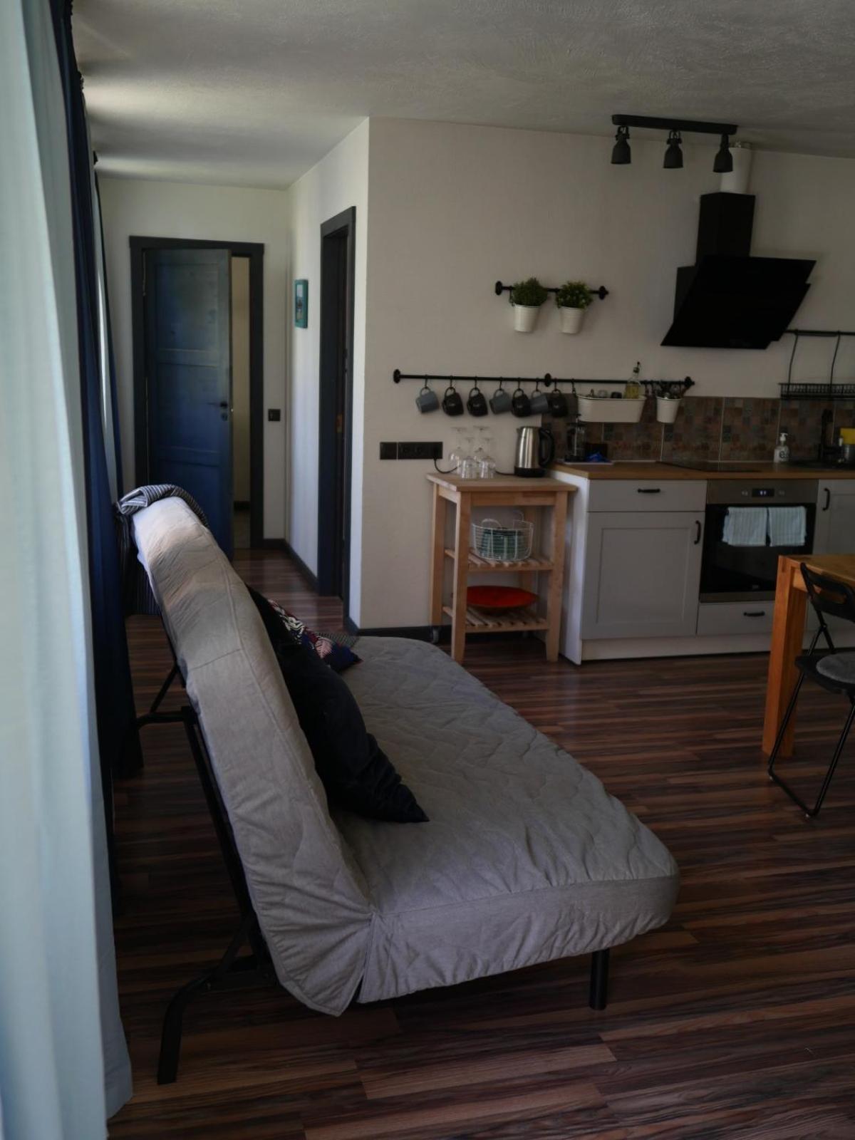 Two-Bedroom House - Photo 2