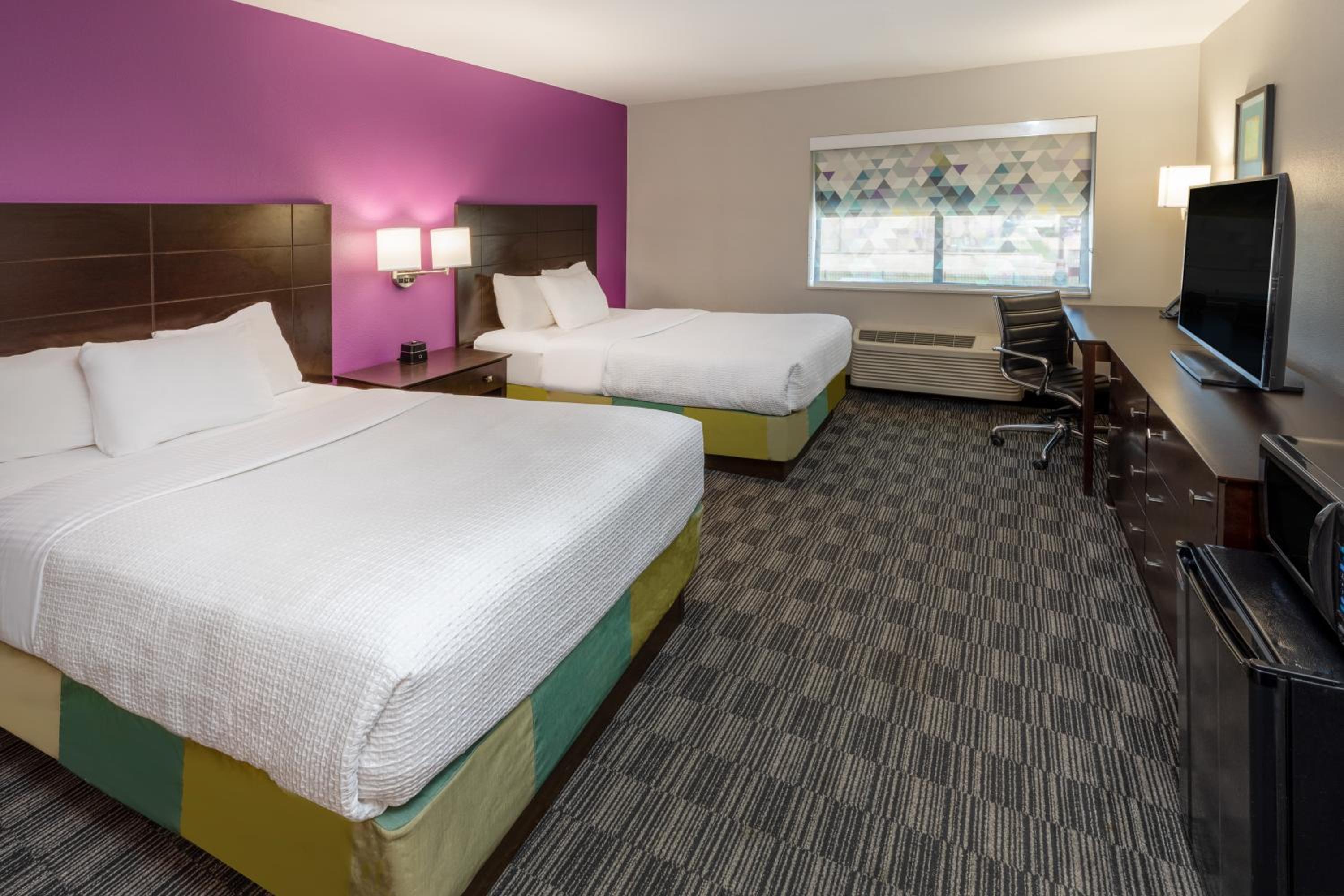 Deluxe Double Room with Two Double Beds - Photo 7
