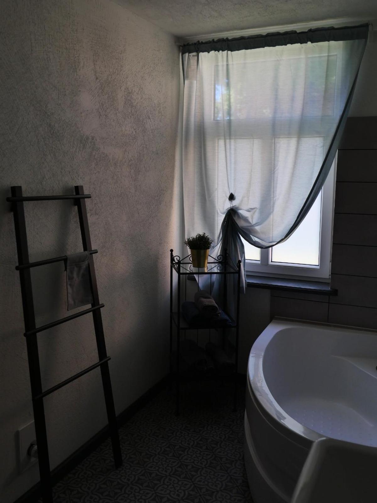 Two-Bedroom House - Photo 6