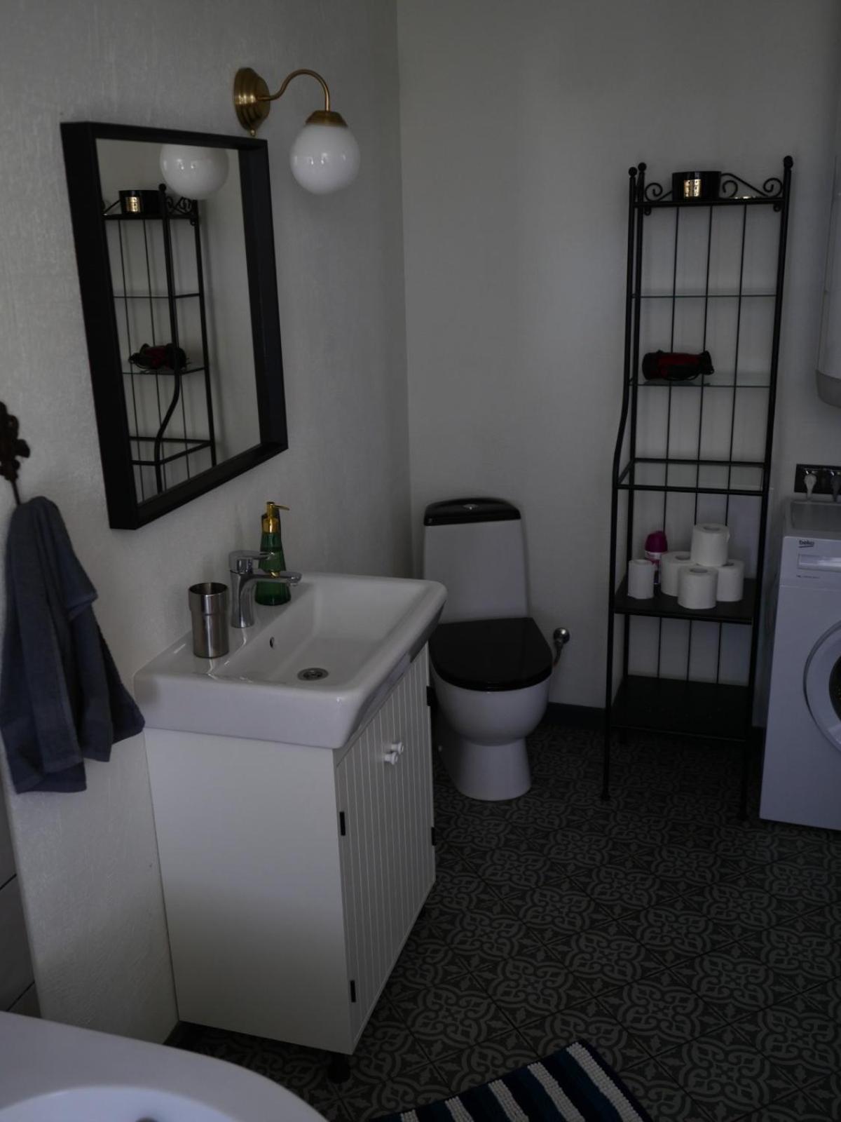 Two-Bedroom House - Photo 7