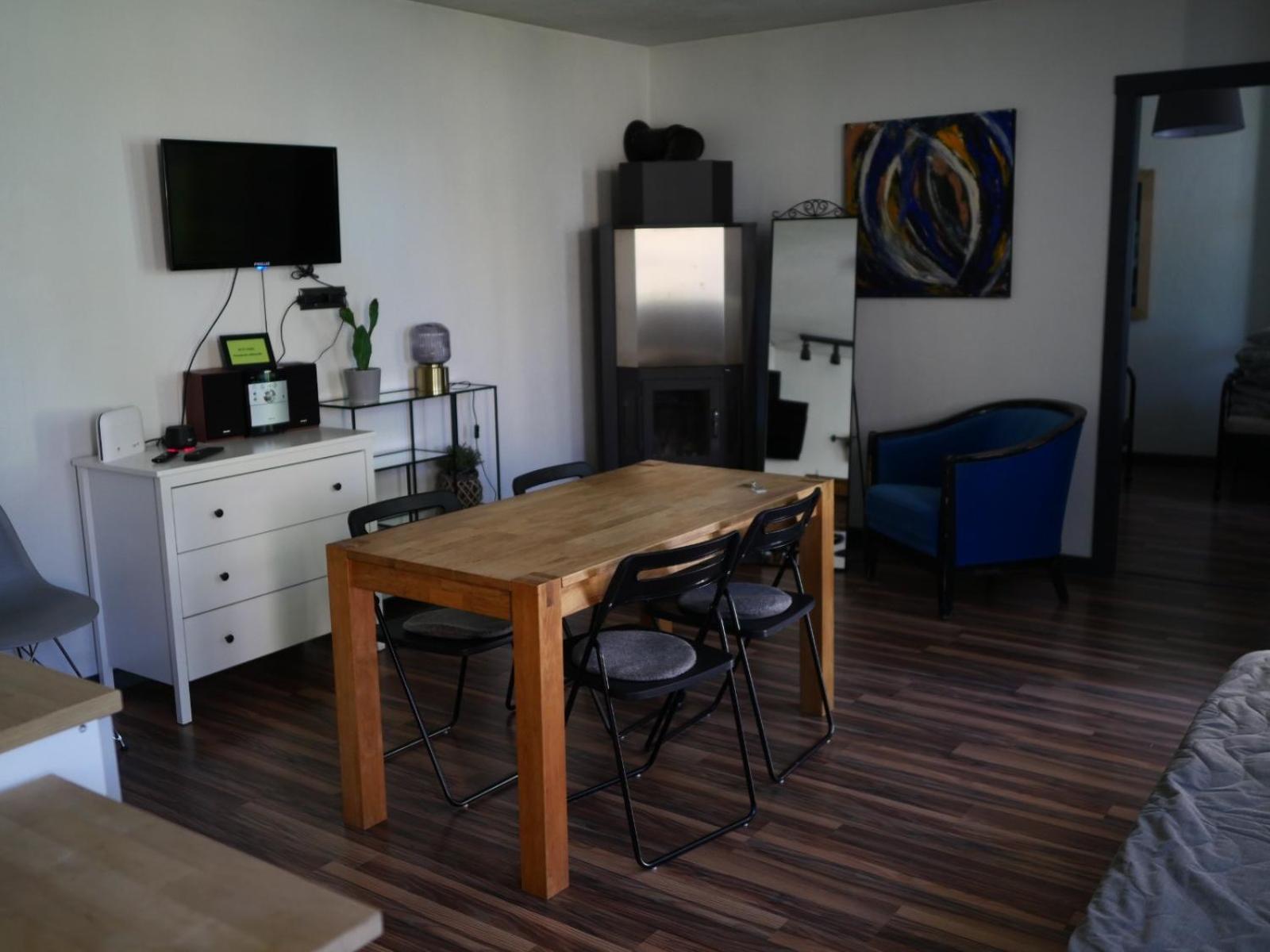 Two-Bedroom House - Photo 9