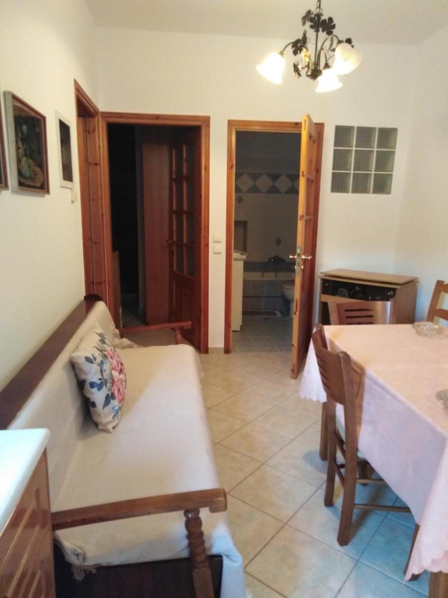 One-Bedroom House photo 1