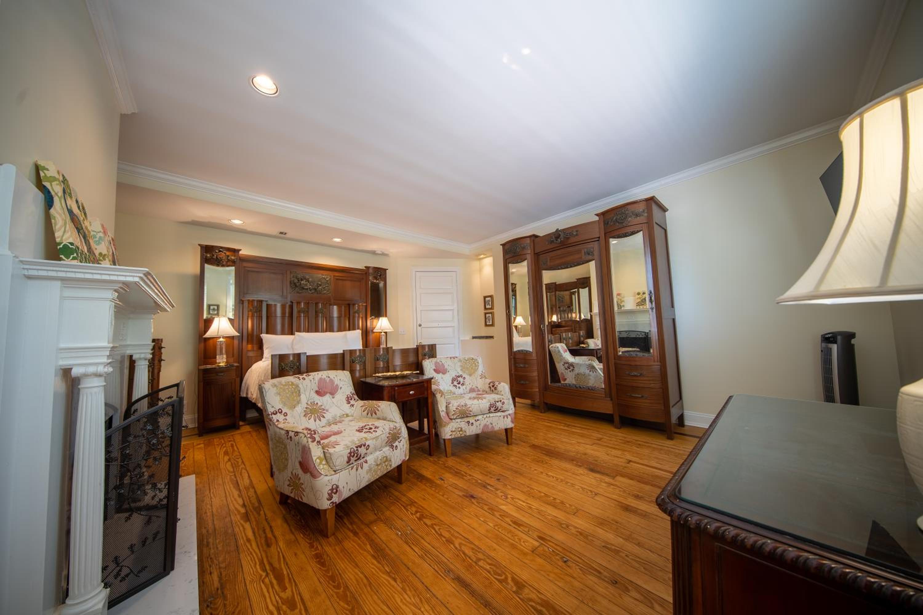 Deluxe Queen Room