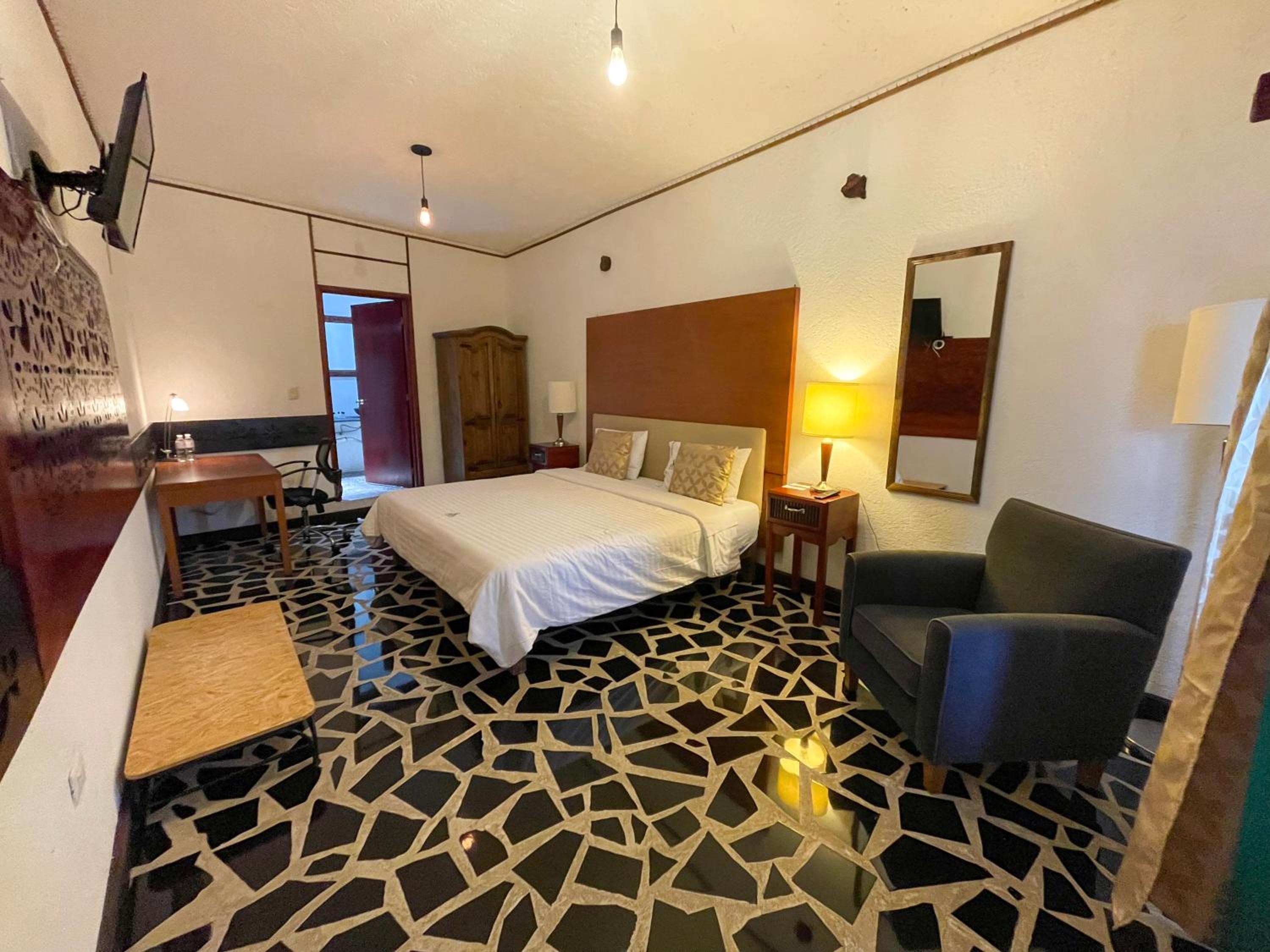 Standard King Room photo 1