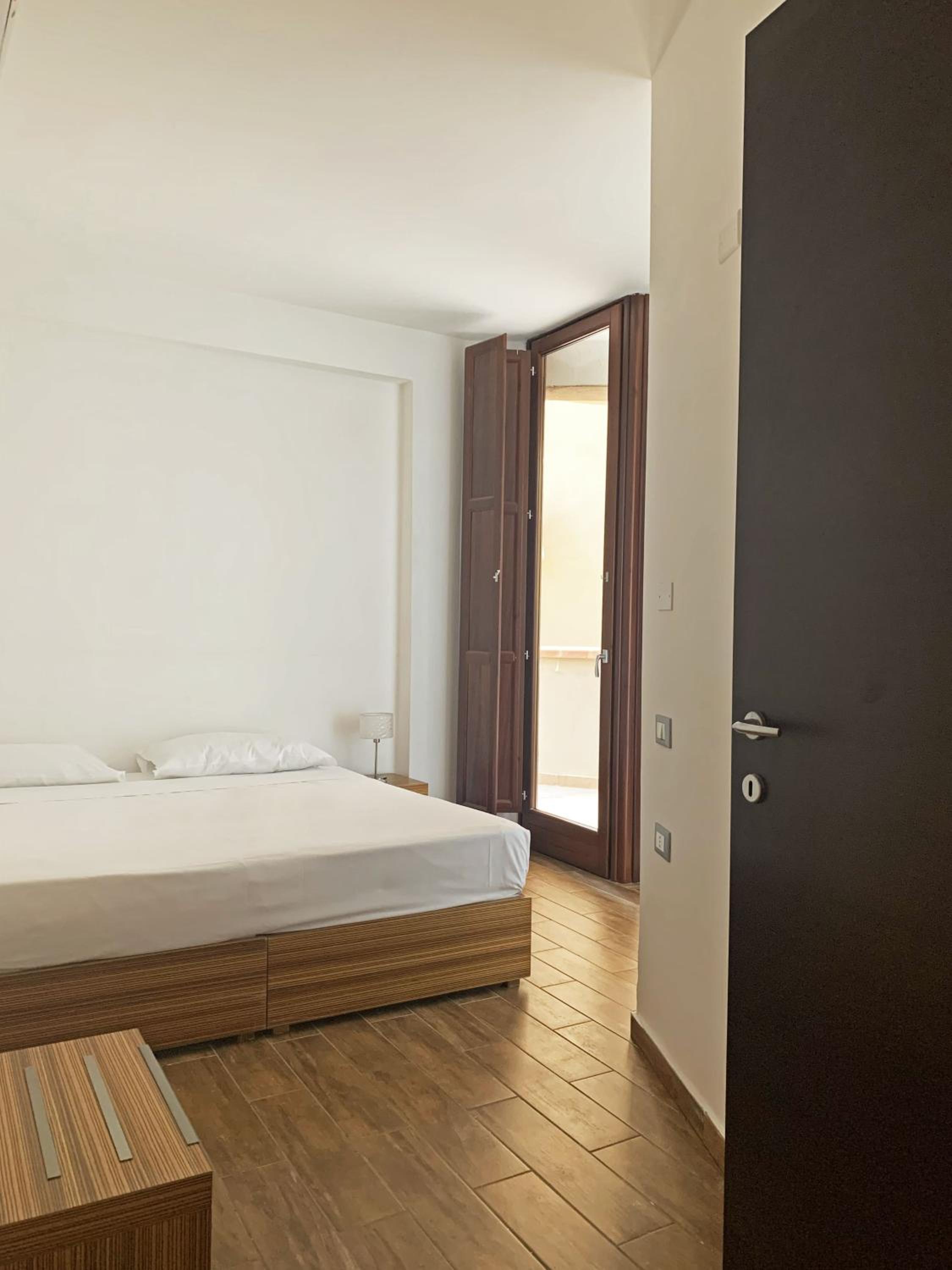 Apartment with Terrace - Photo 15
