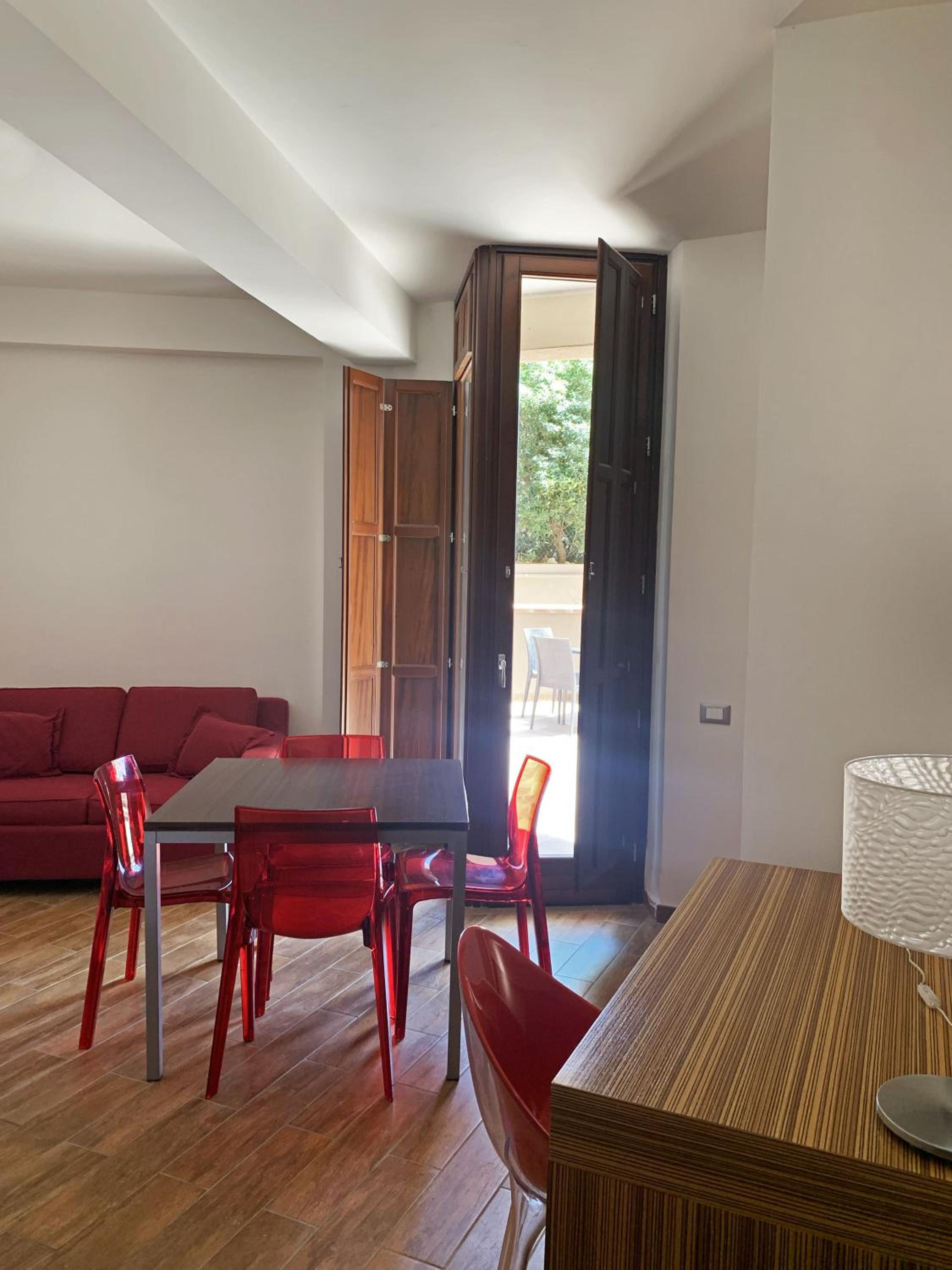 Apartment with Terrace - Photo 5