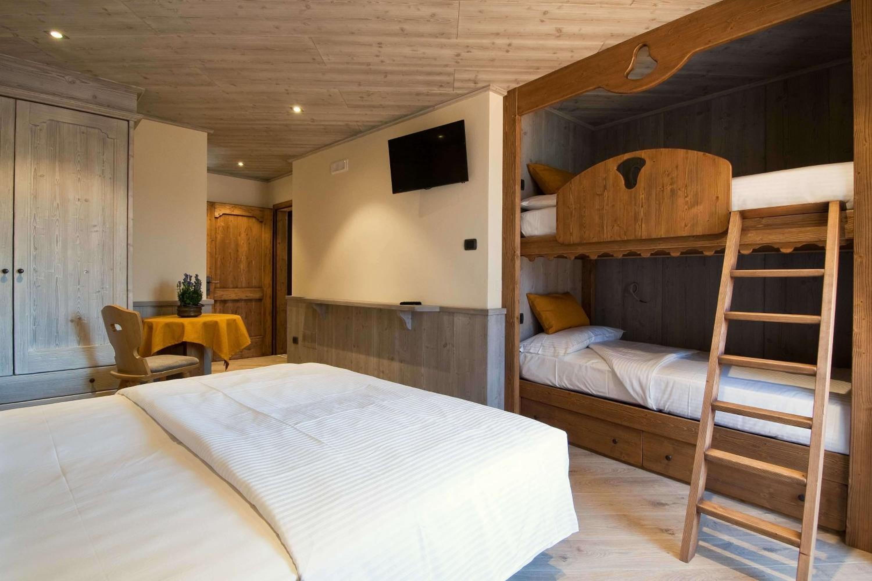 Quadruple Room - Photo 2