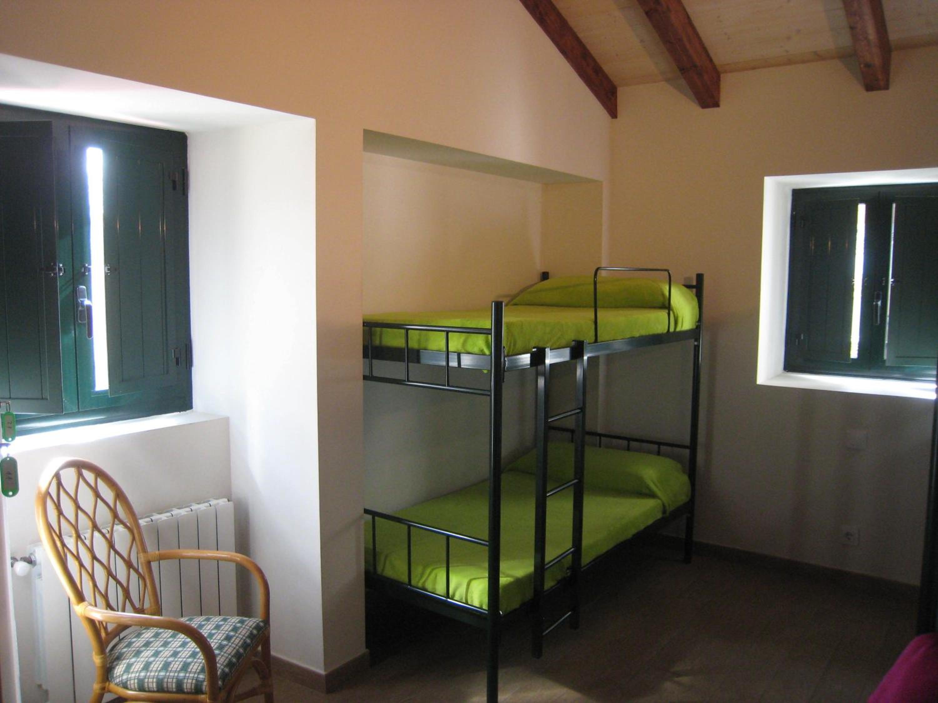 Cama individual en habitación compartida mixta