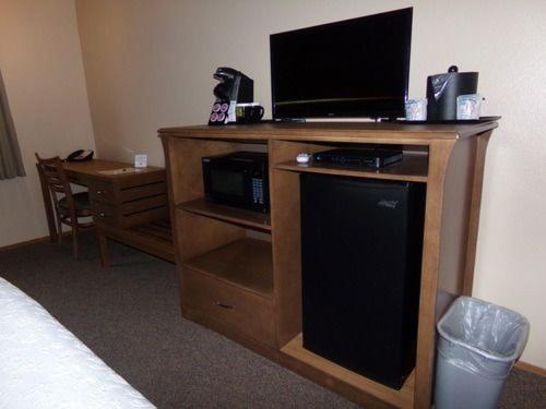 Deluxe Room, 1 King Bed, Refrigerator & Microwave, Top Floor