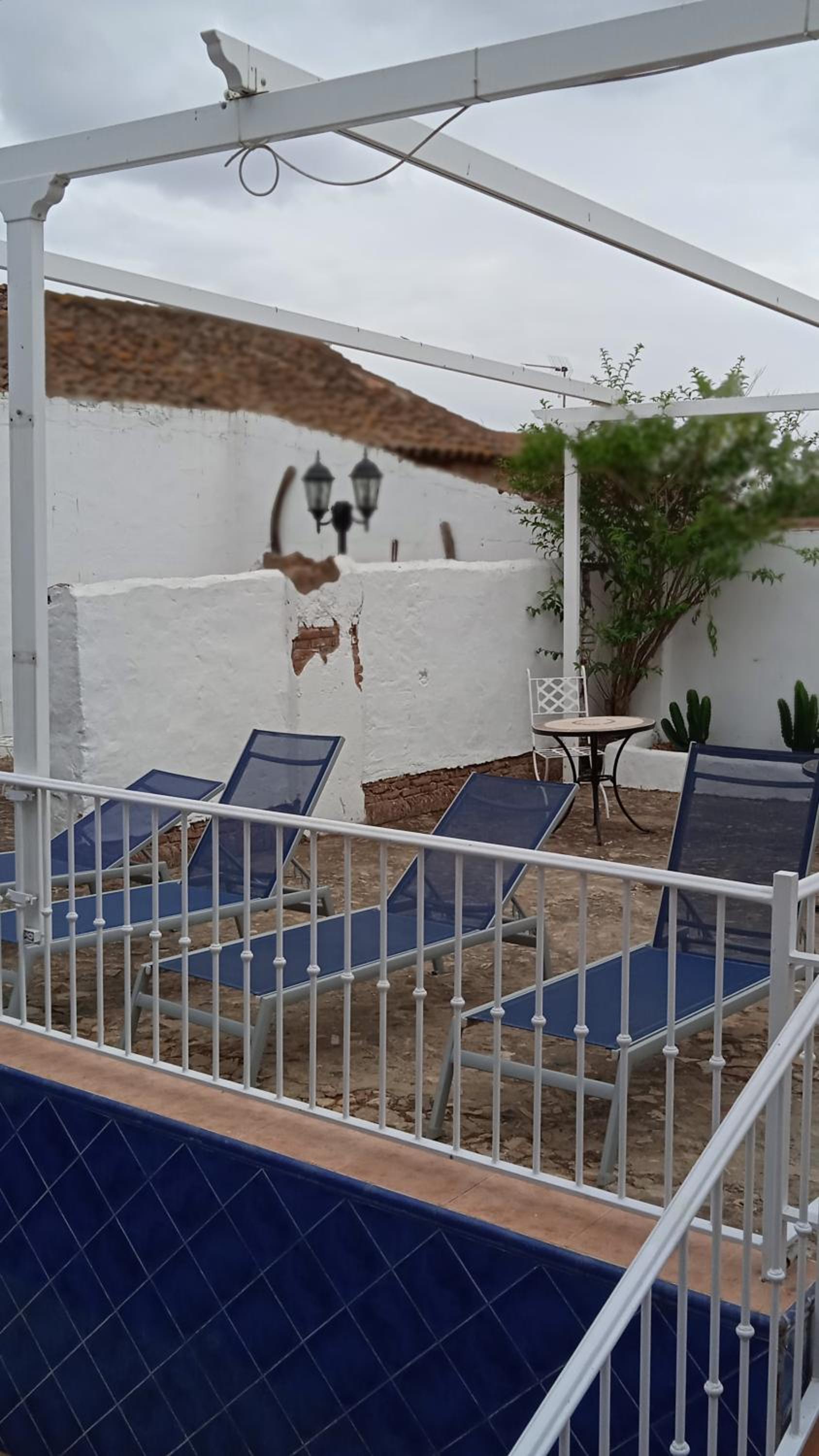 Deluxe Double or Twin Room with Pool Access photo 2