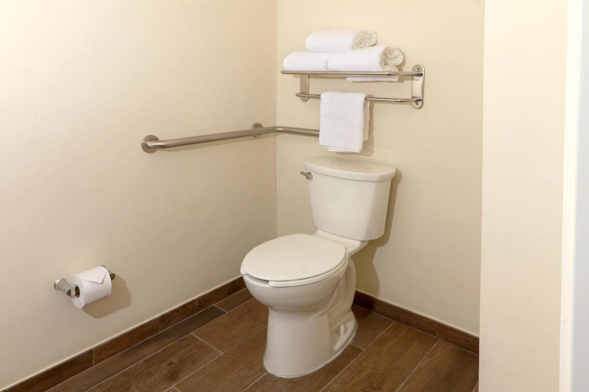 Standard King Room - Accessible - Photo 3