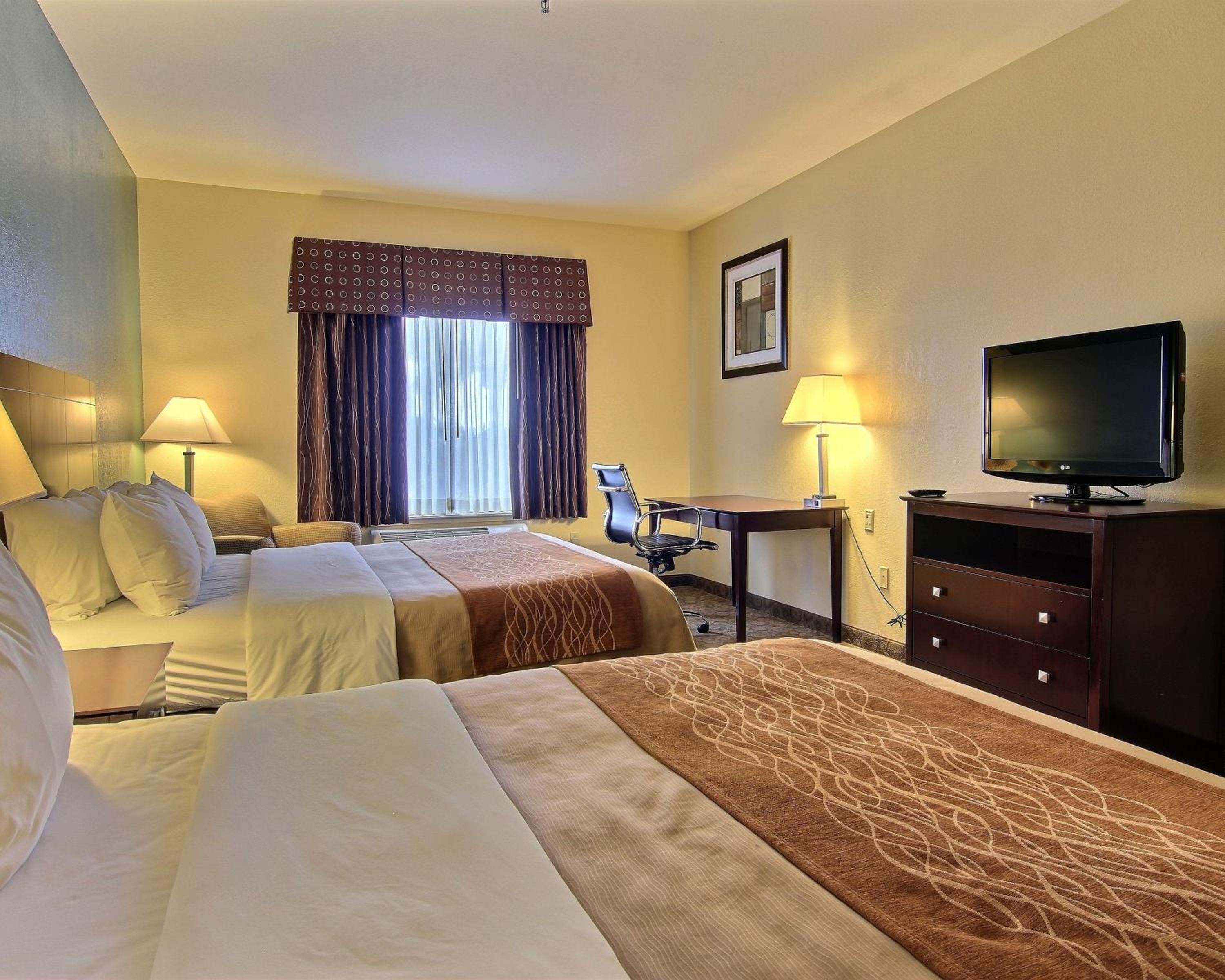 Queen Room with Two Queen Beds - Non-Smoking - Photo 1