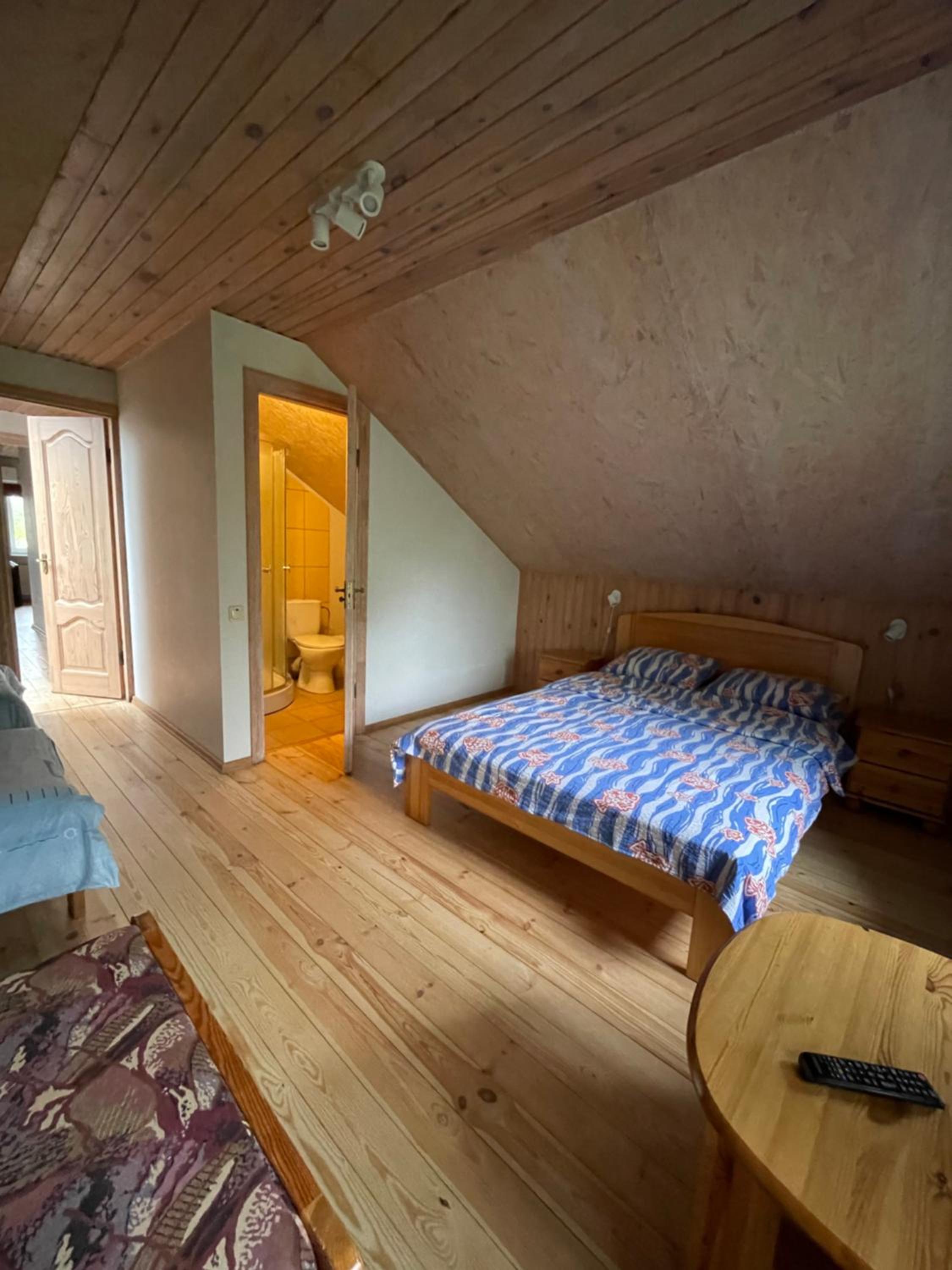 Family Room with Private Bathroom photo 3