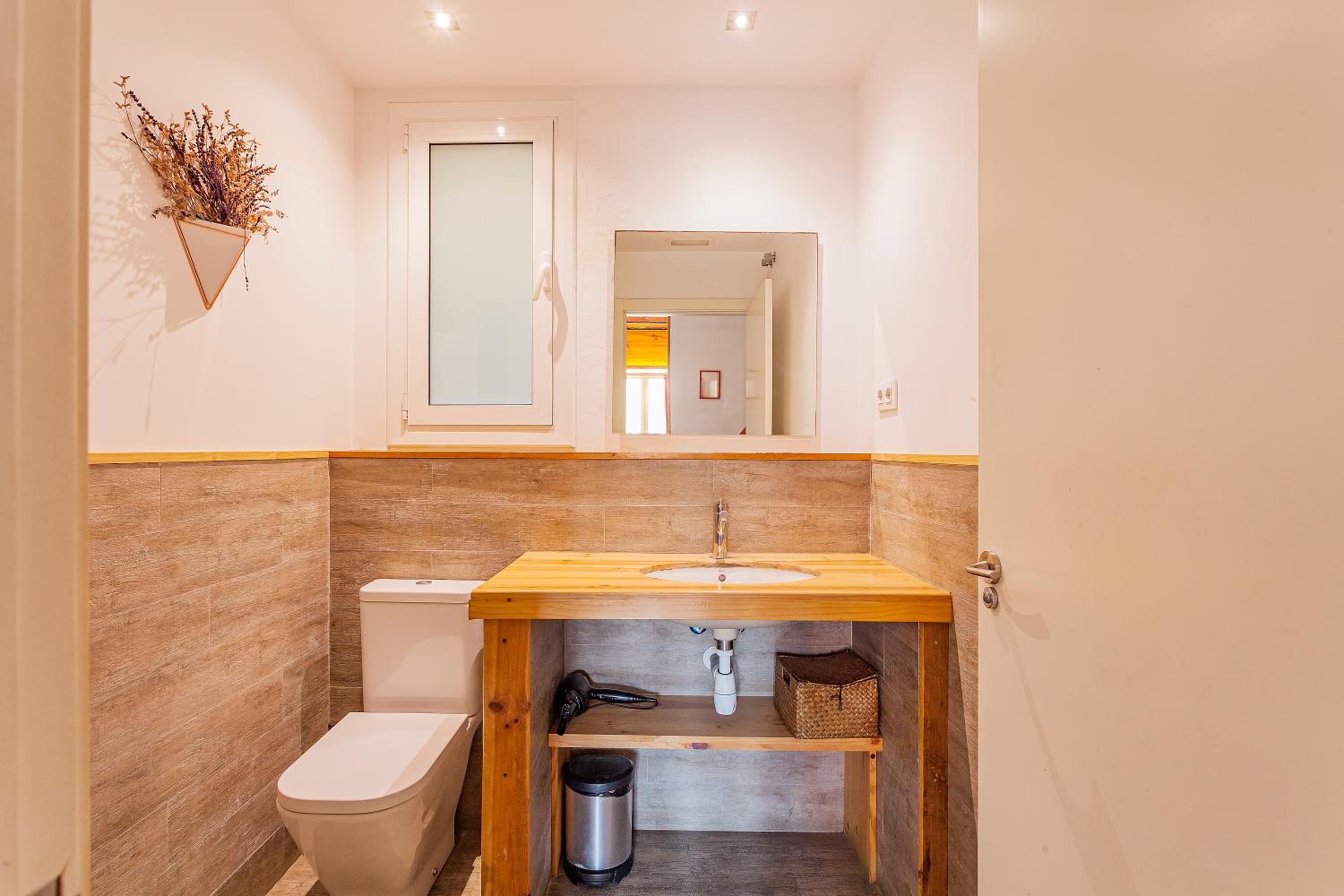 Family Room with Private Bathroom photo 2