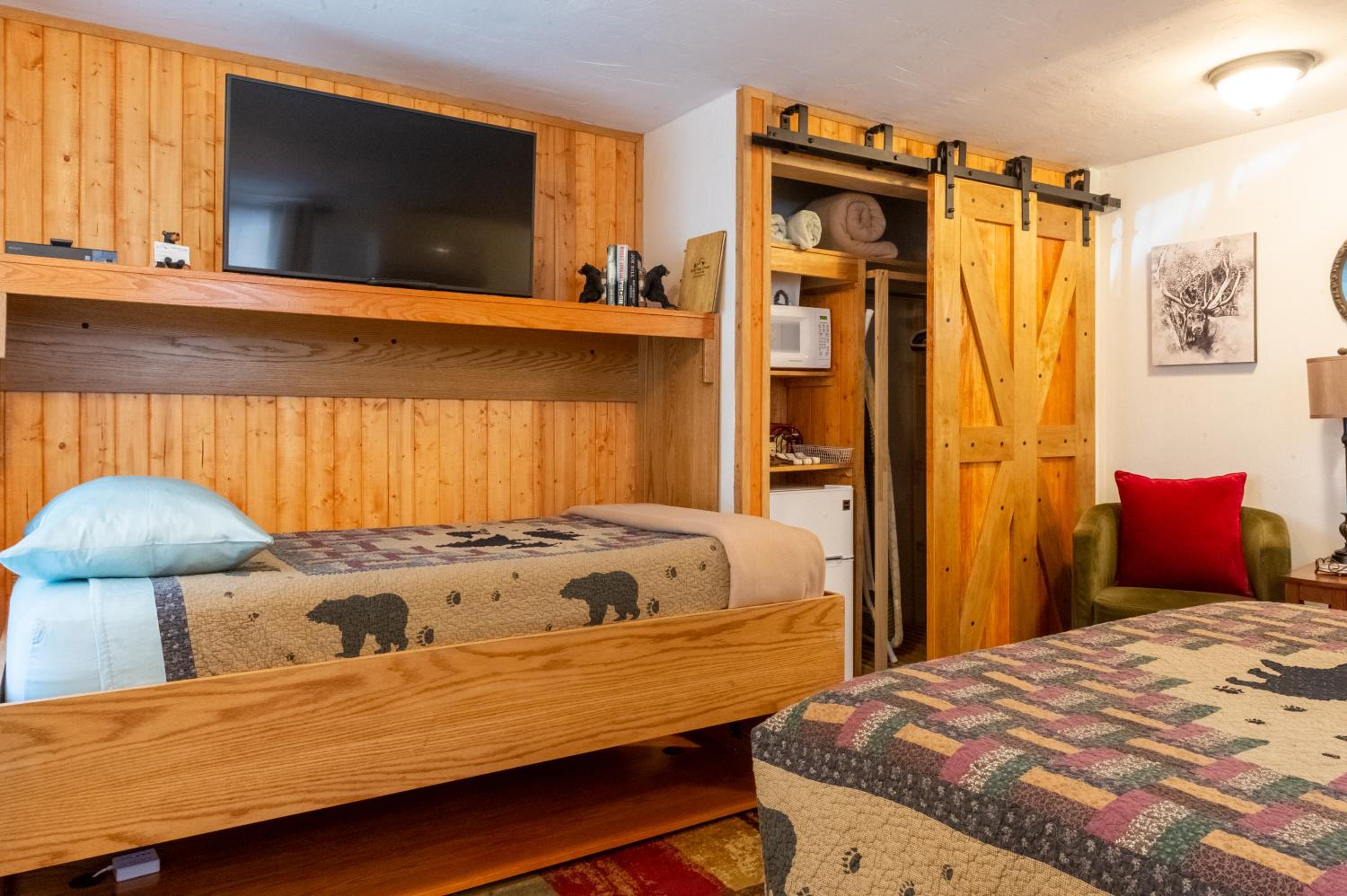 Queen Room - Pet Friendly photo 2