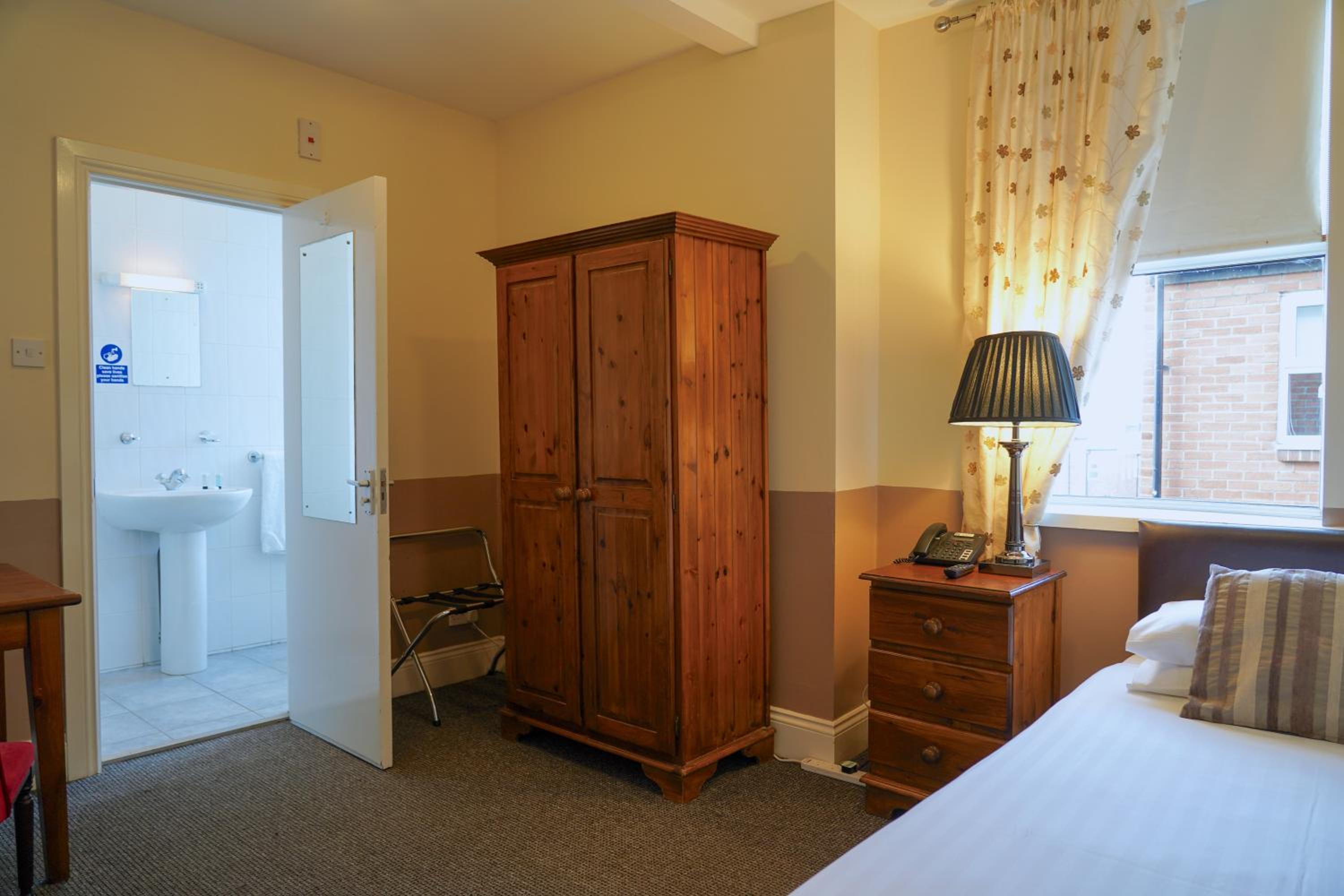 Single Room photo 3