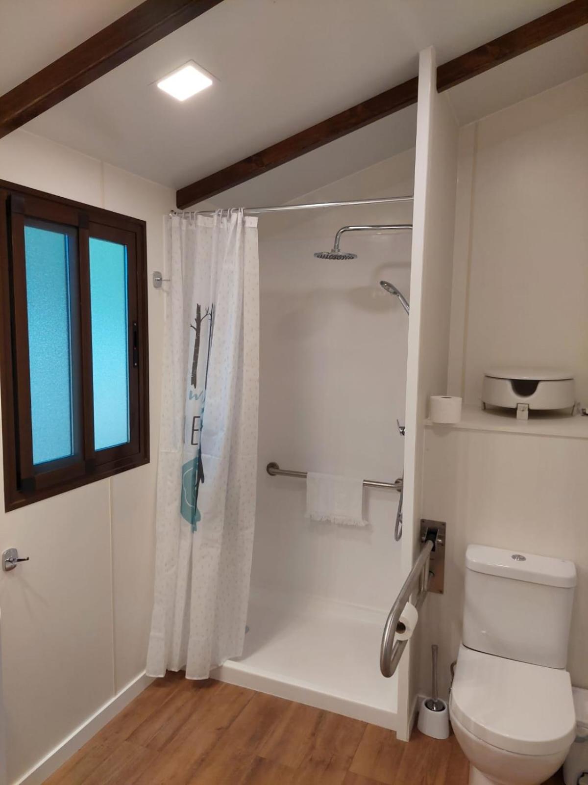 Two-Bedroom Bungalow - Photo 3