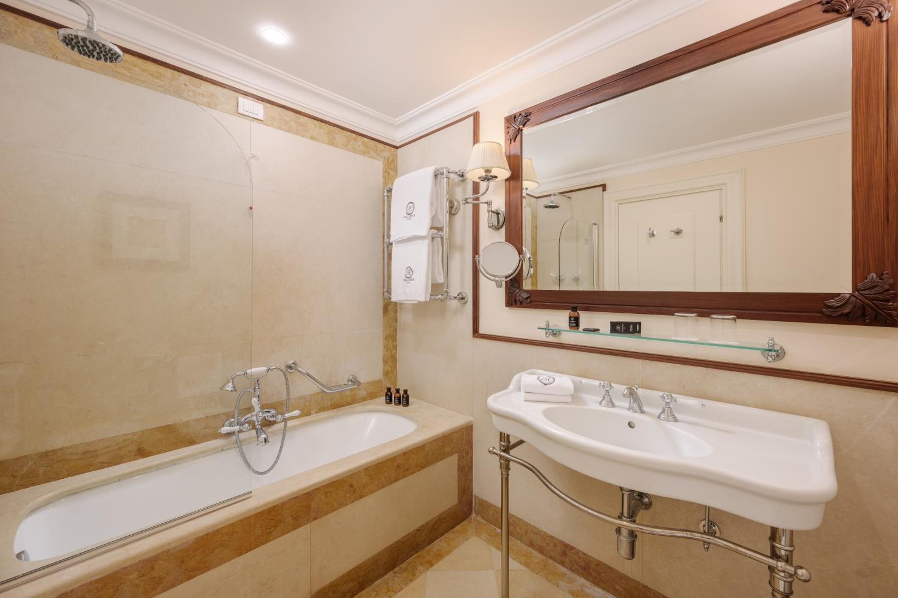 Deluxe Double Room with Sea View - Photo 5