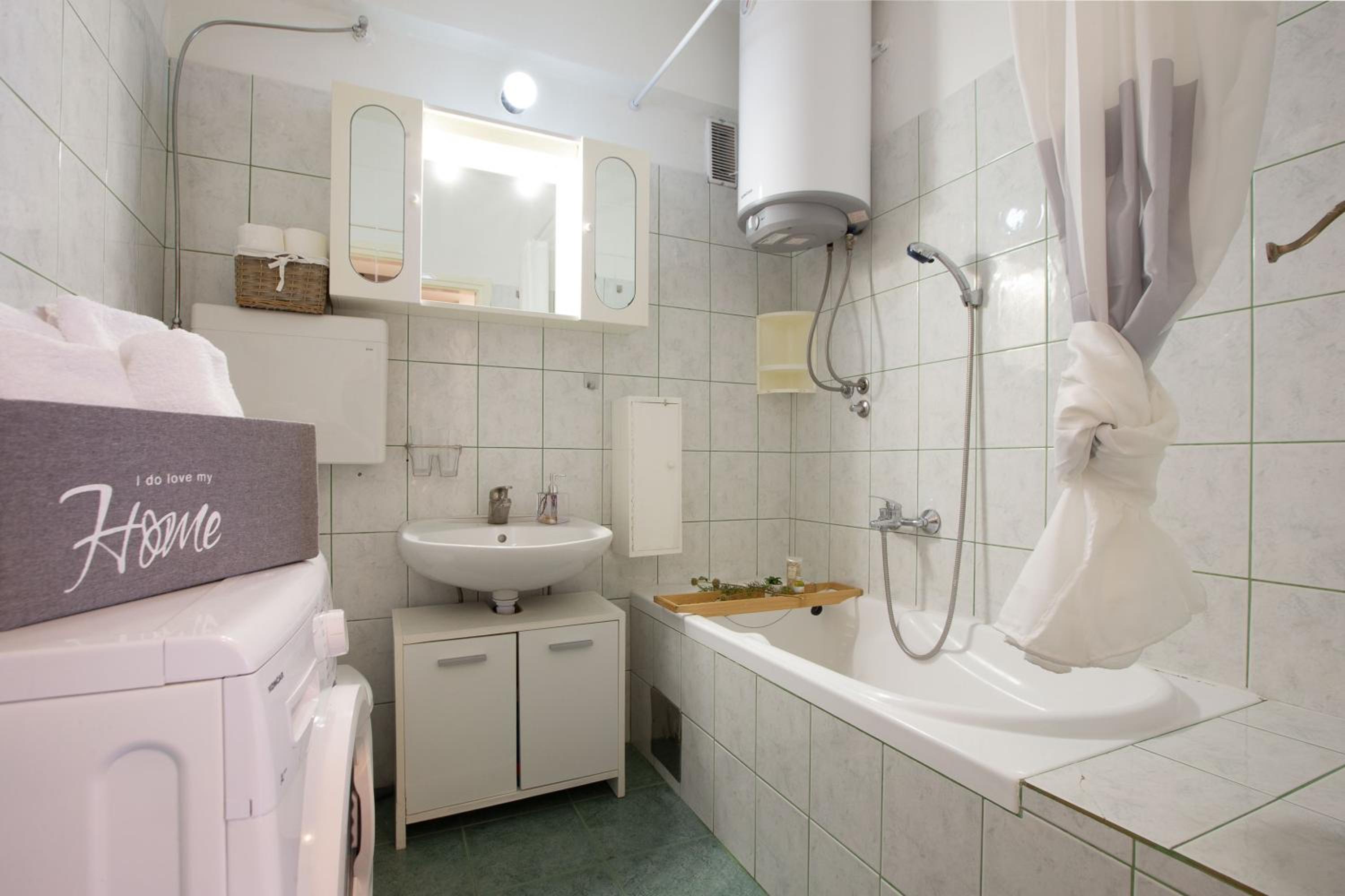 One-Bedroom Apartment - Photo 5