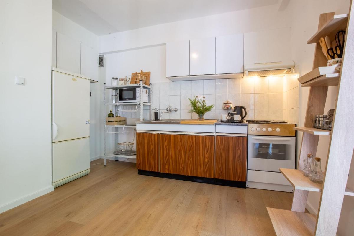 One-Bedroom Apartment - Photo 8