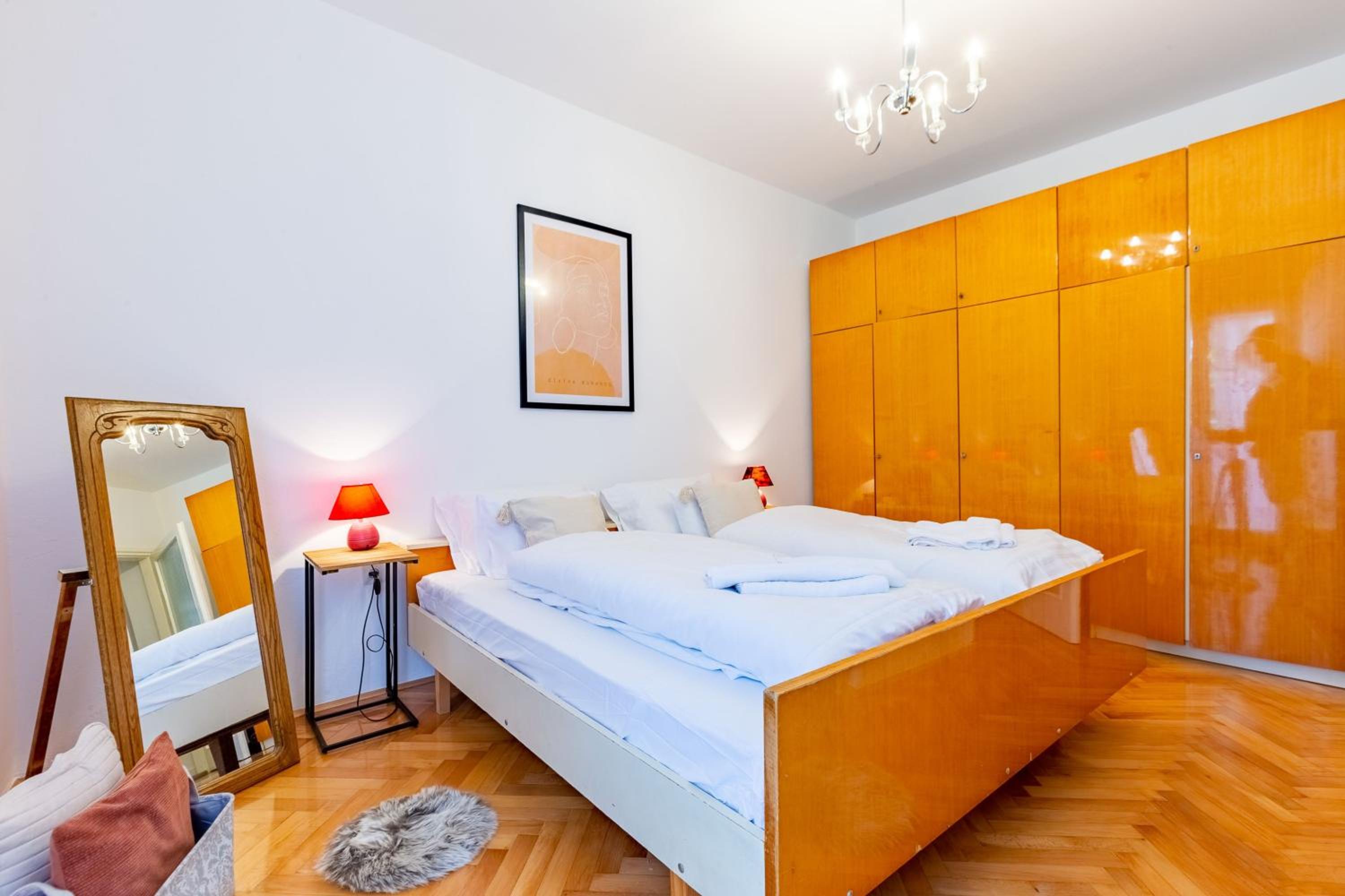 One-Bedroom Apartment - Photo 11