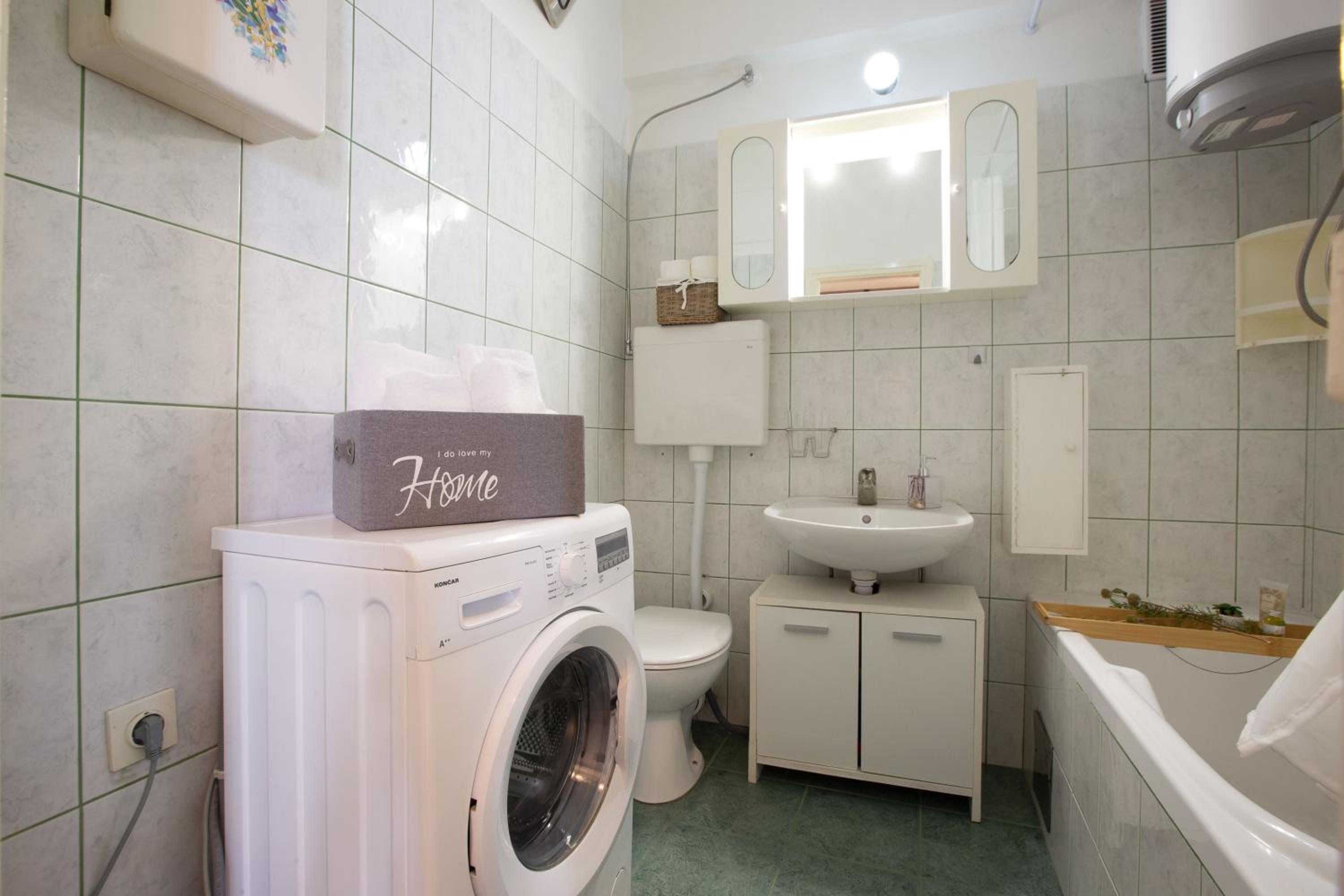 One-Bedroom Apartment - Photo 14