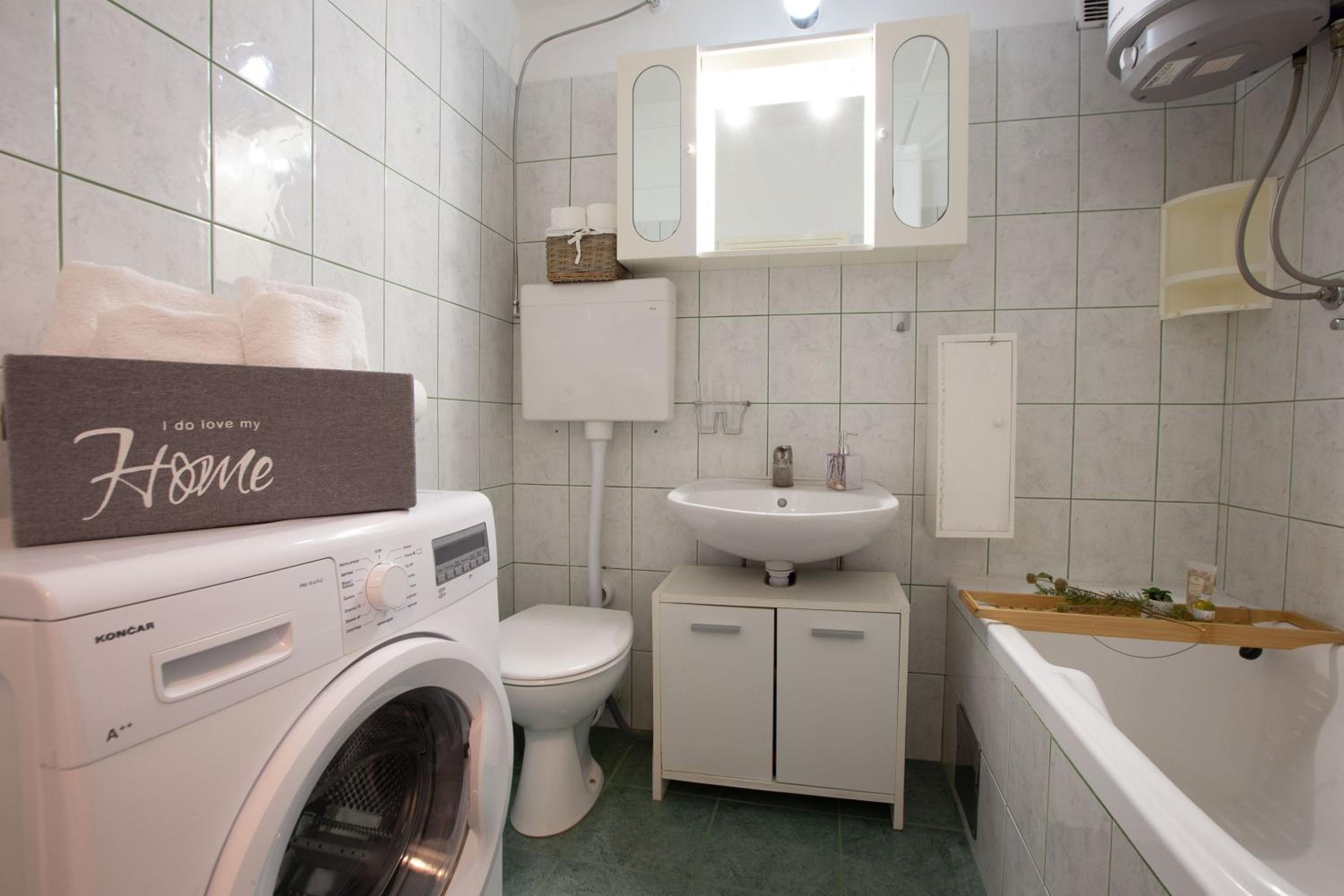One-Bedroom Apartment - Photo 15