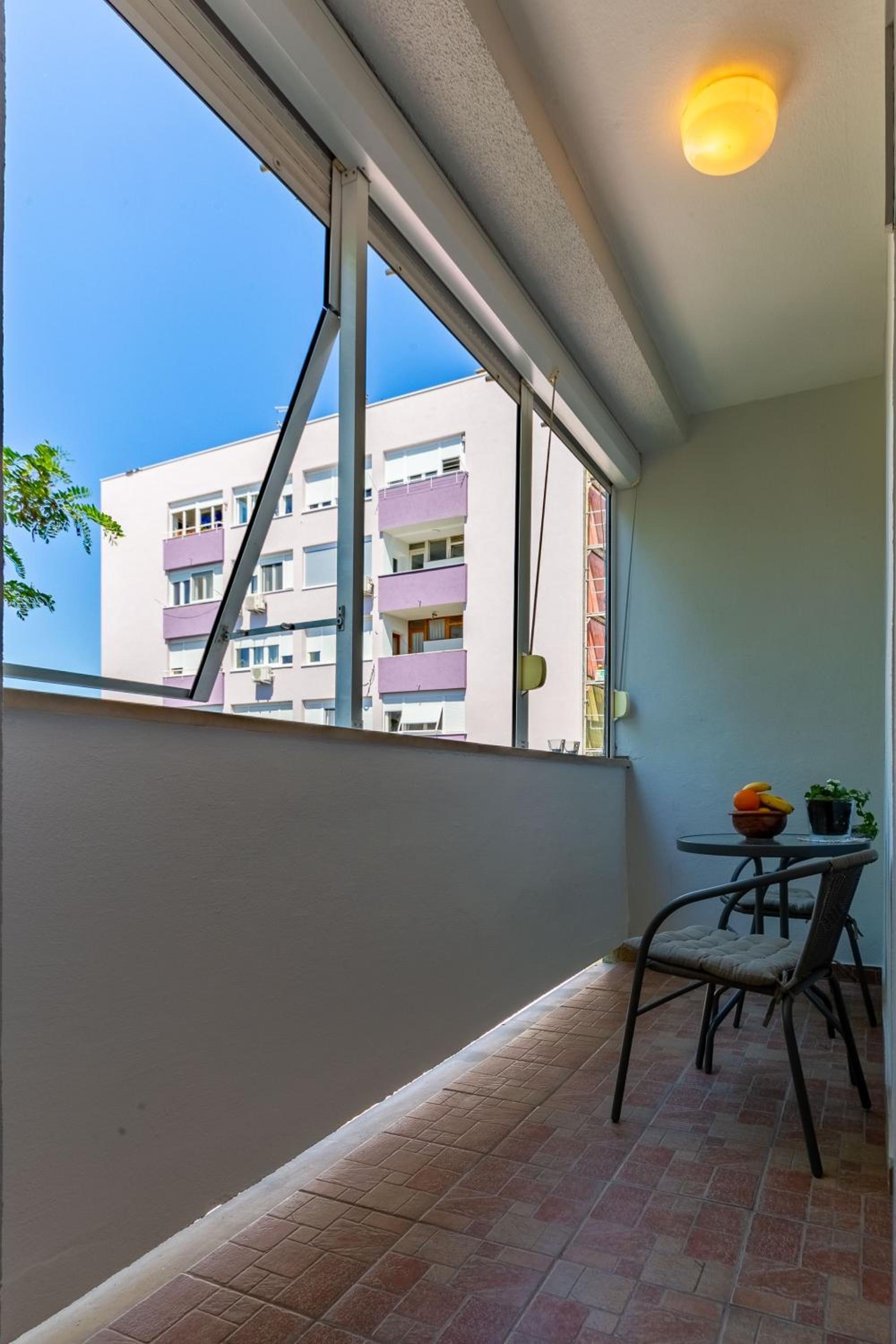One-Bedroom Apartment - Photo 3