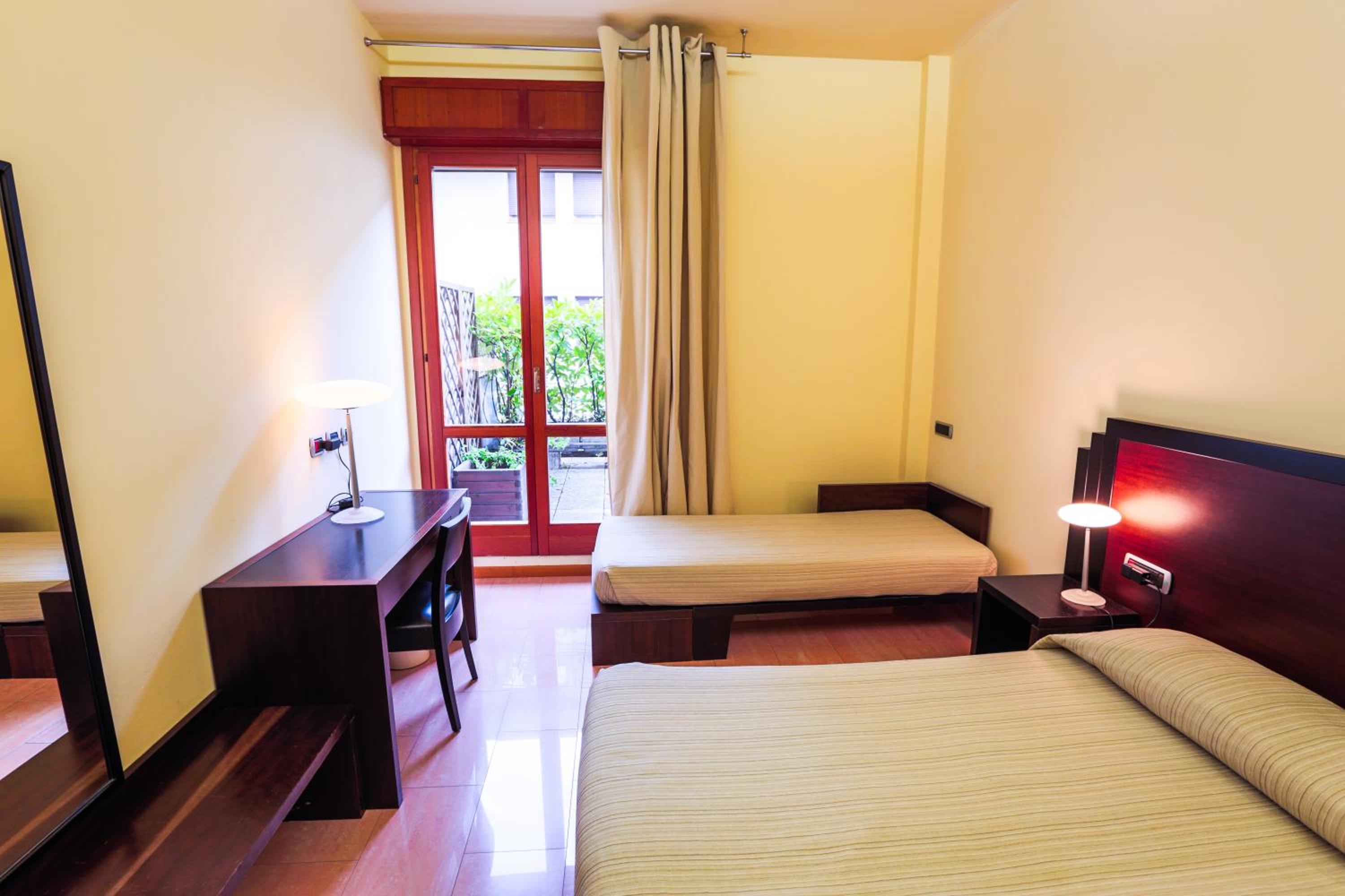 Double or Twin Room - Photo 5