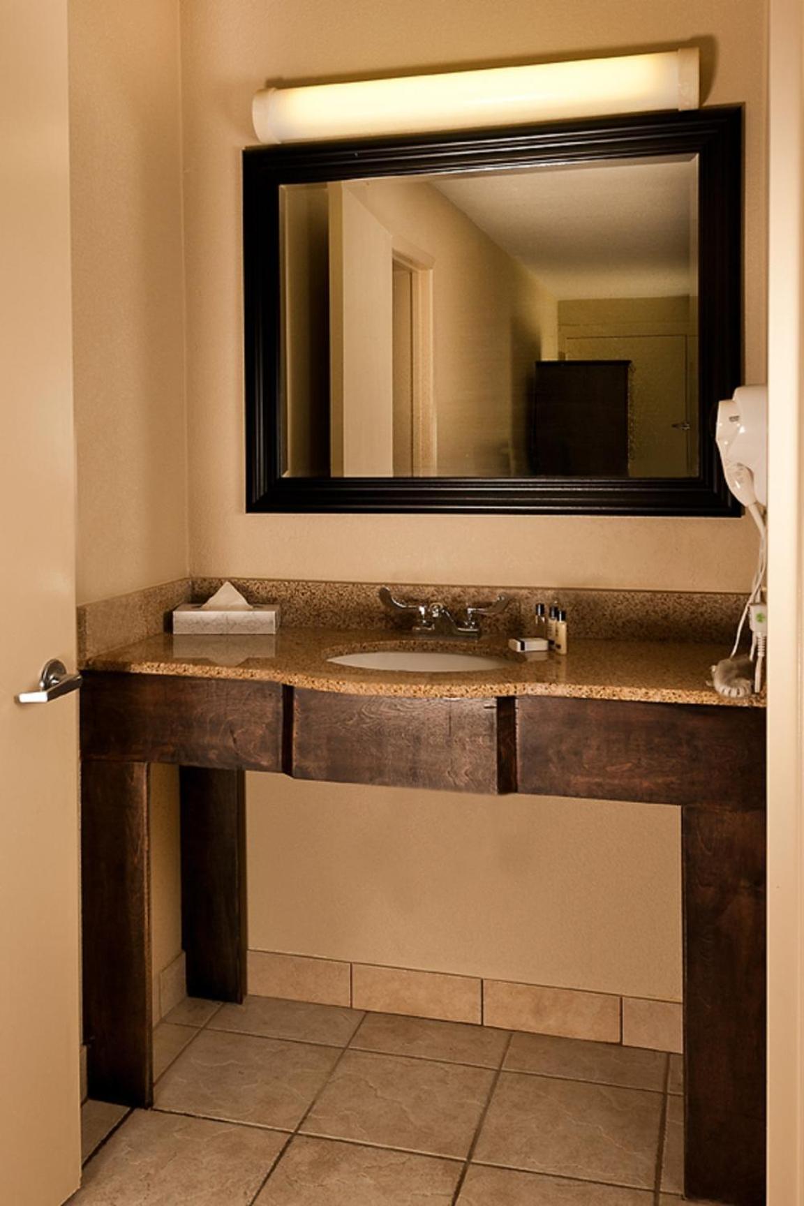 Deluxe Suite - Photo 2
