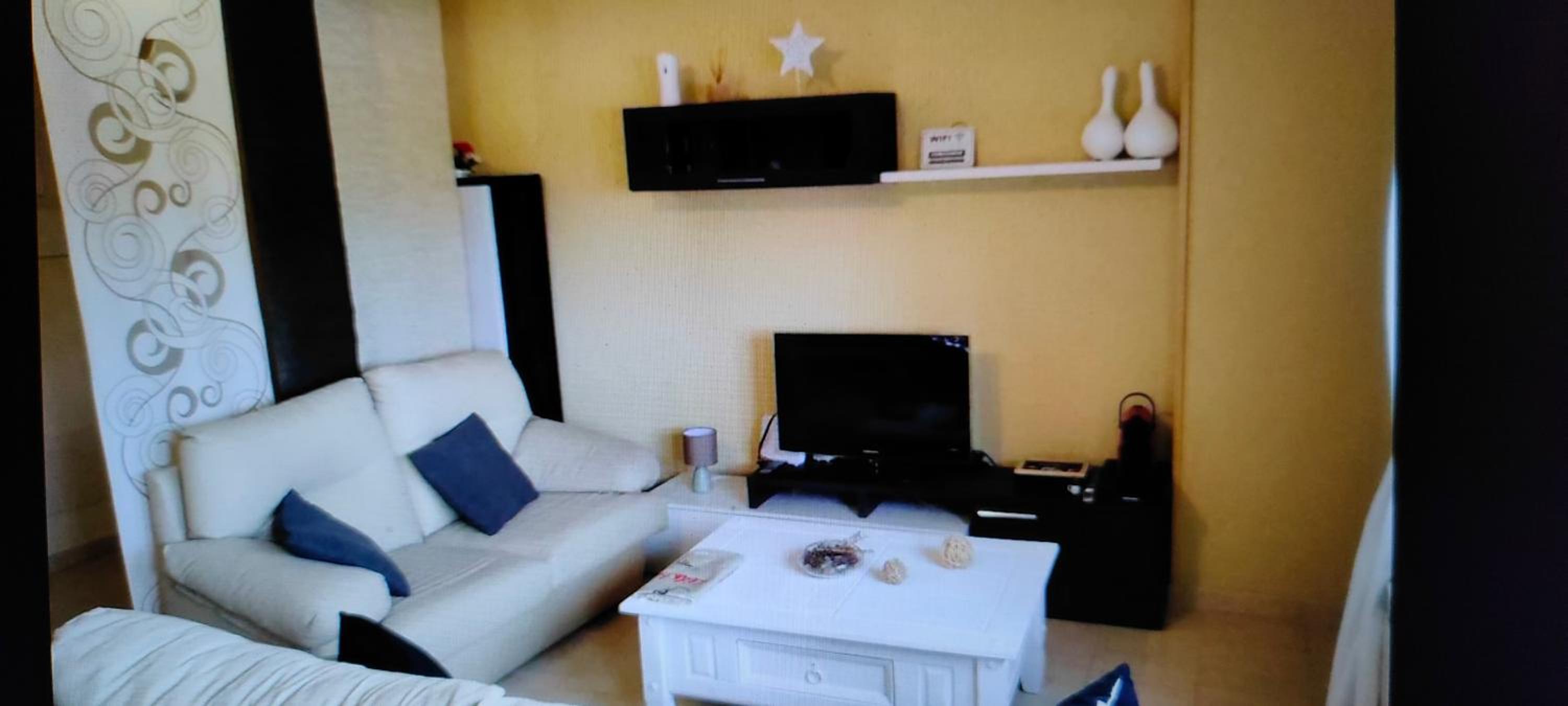 Studio Apartment - Photo 1