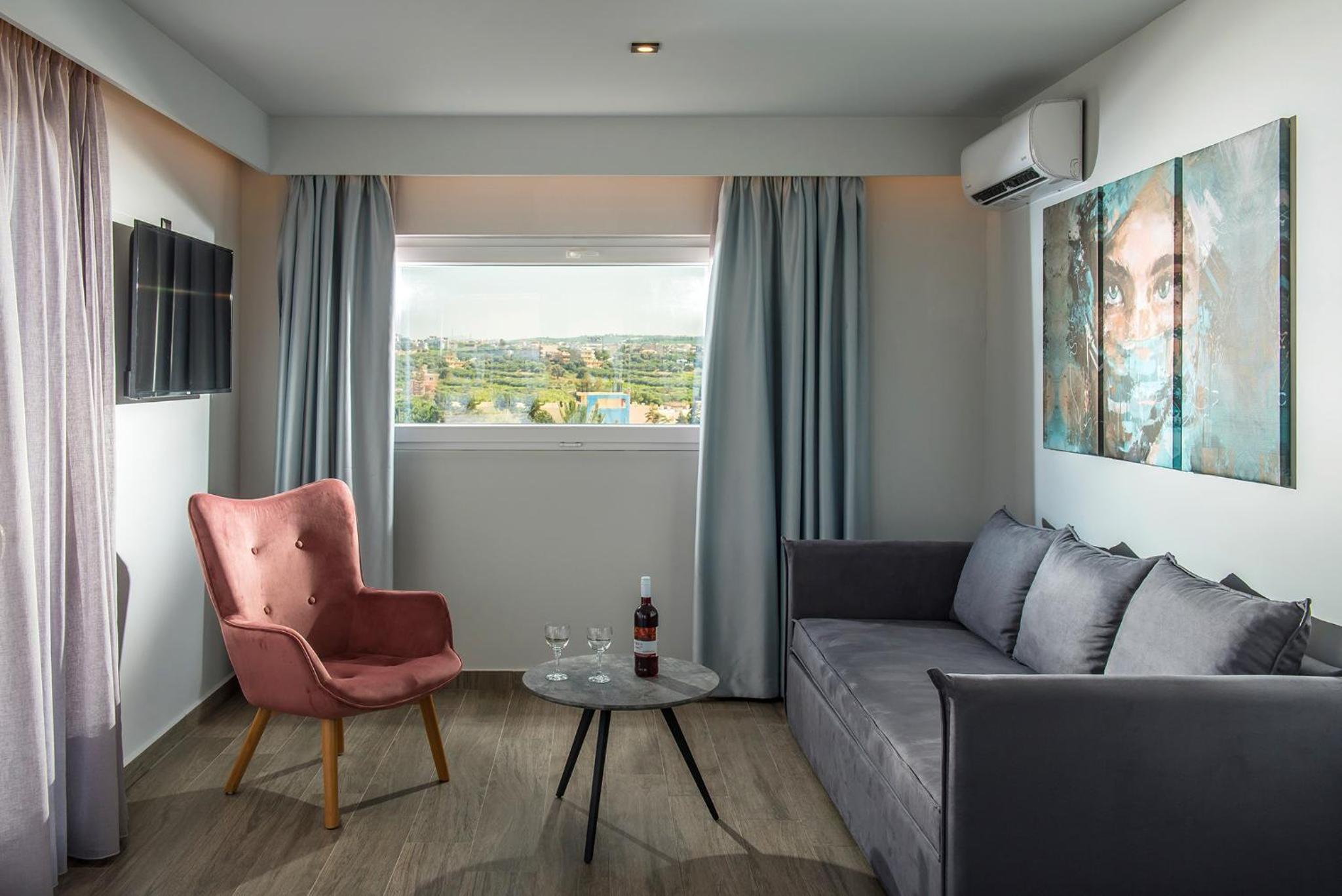 One Bedroom Superior Suite photo 3