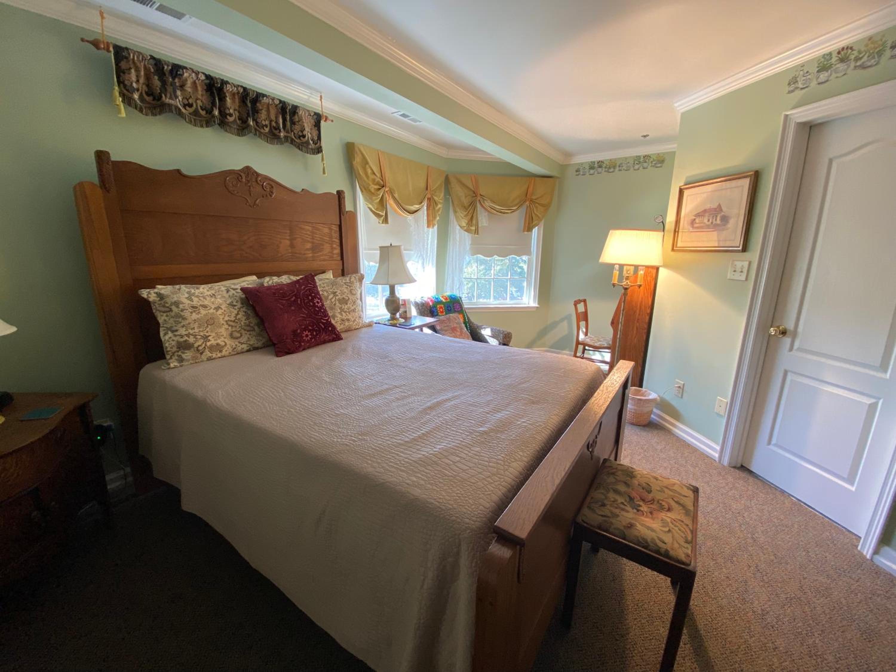 Deluxe Queen Room