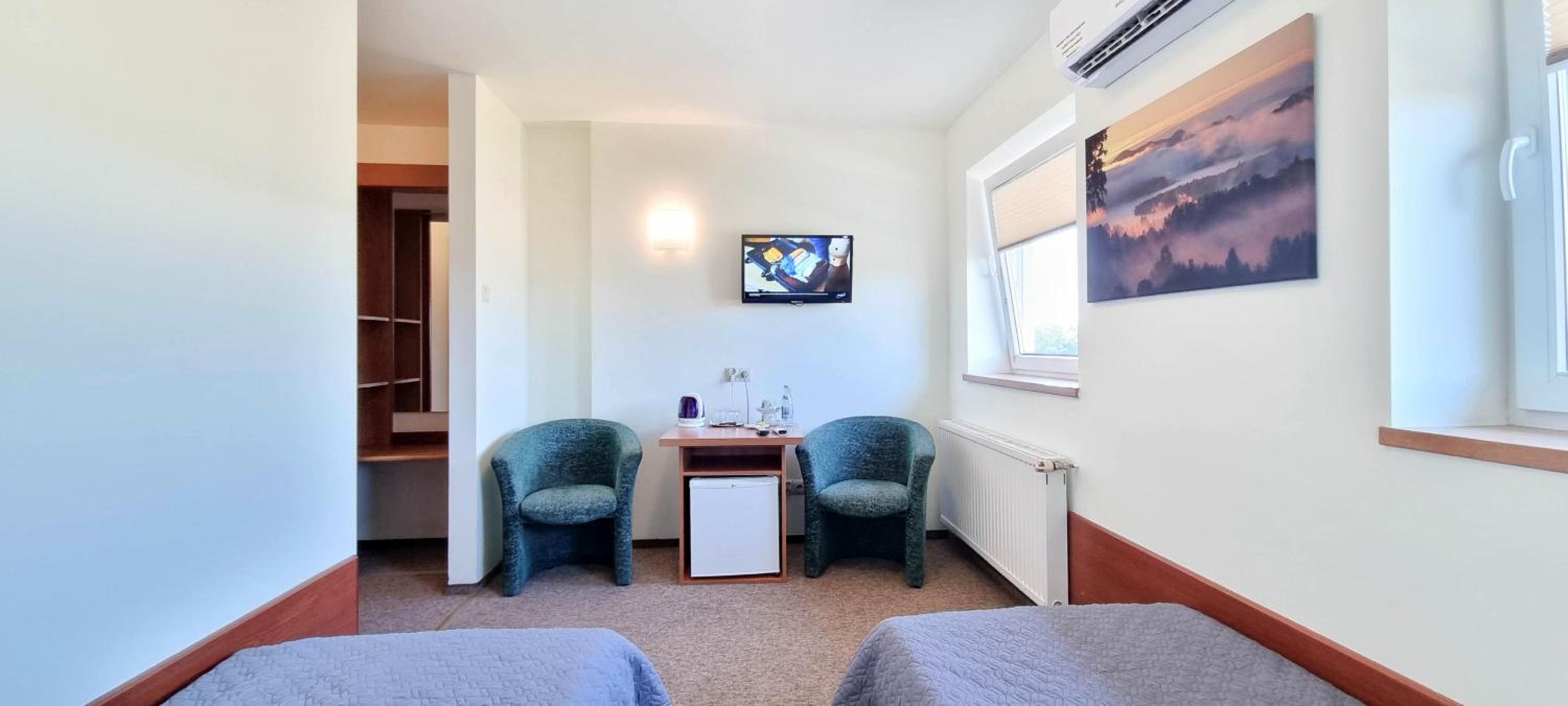 Twin Room with Lake View photo 3