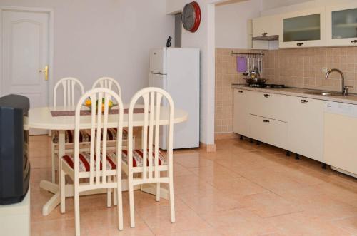 Apartment - Ground Floor photo 3