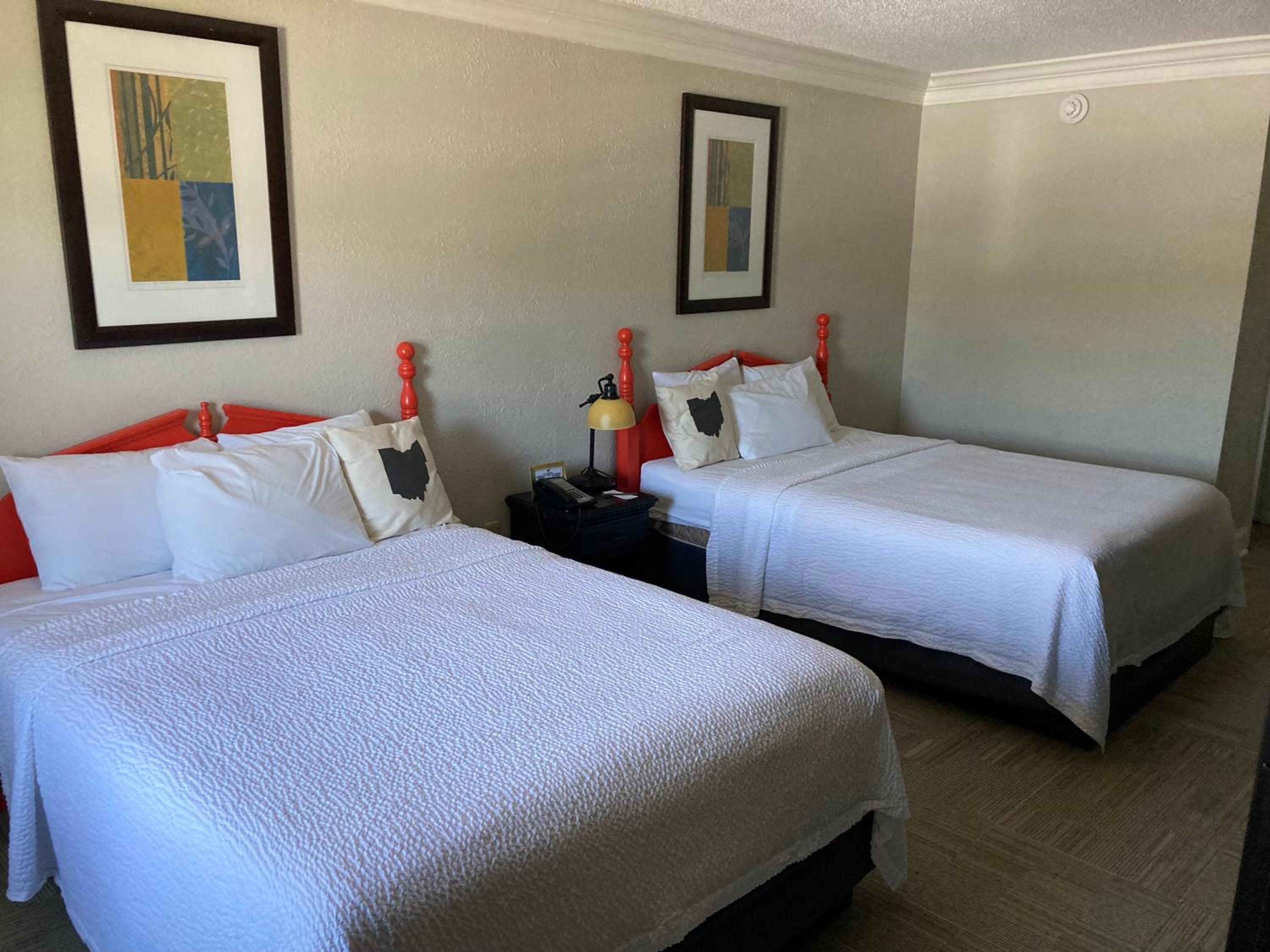 Standard Queen Room with Two Queen Beds - Photo 2